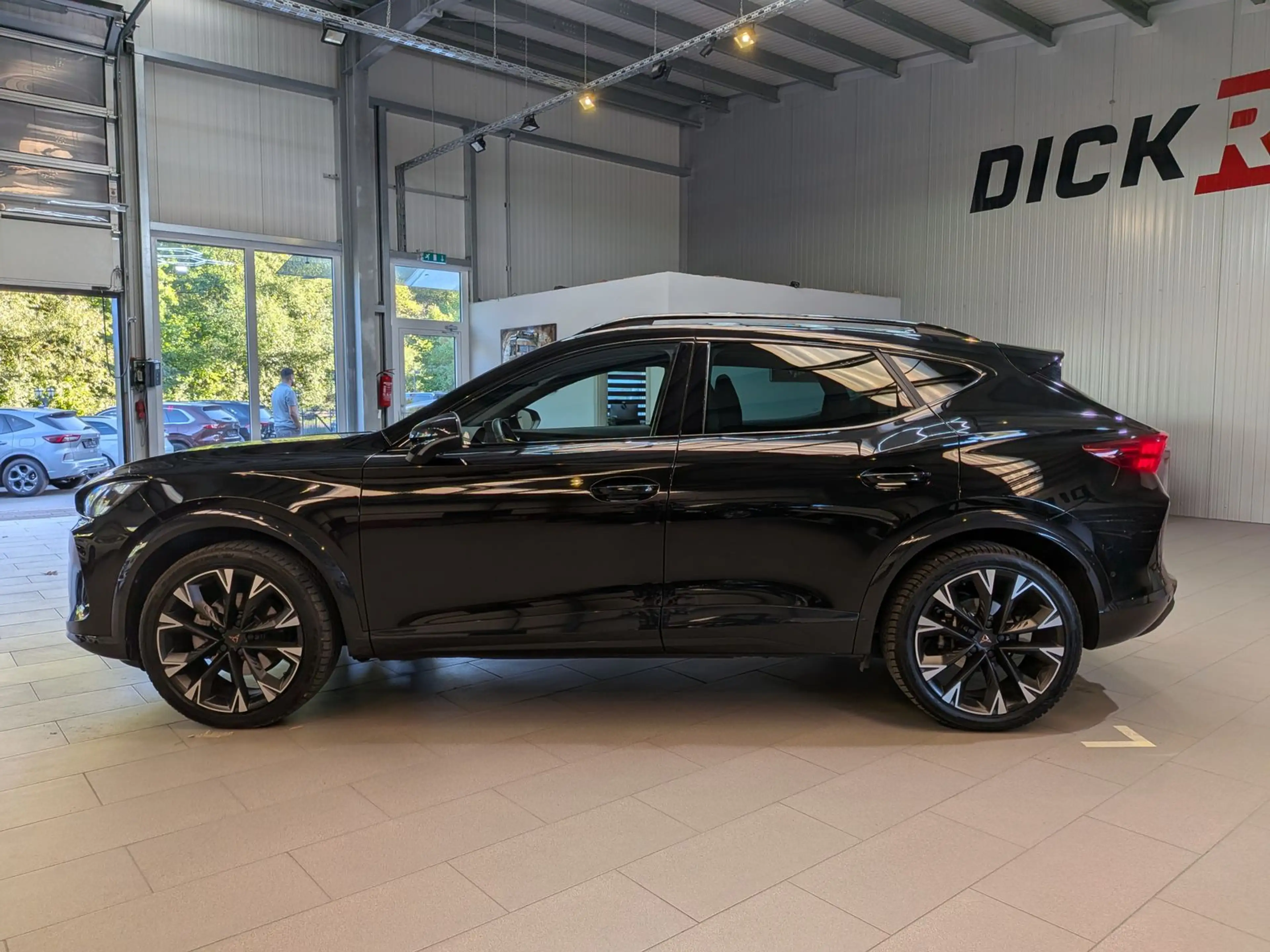 CUPRA Formentor 1.5 eTSI Pano Sennh DCC Matrix AHK 19" — photo 7