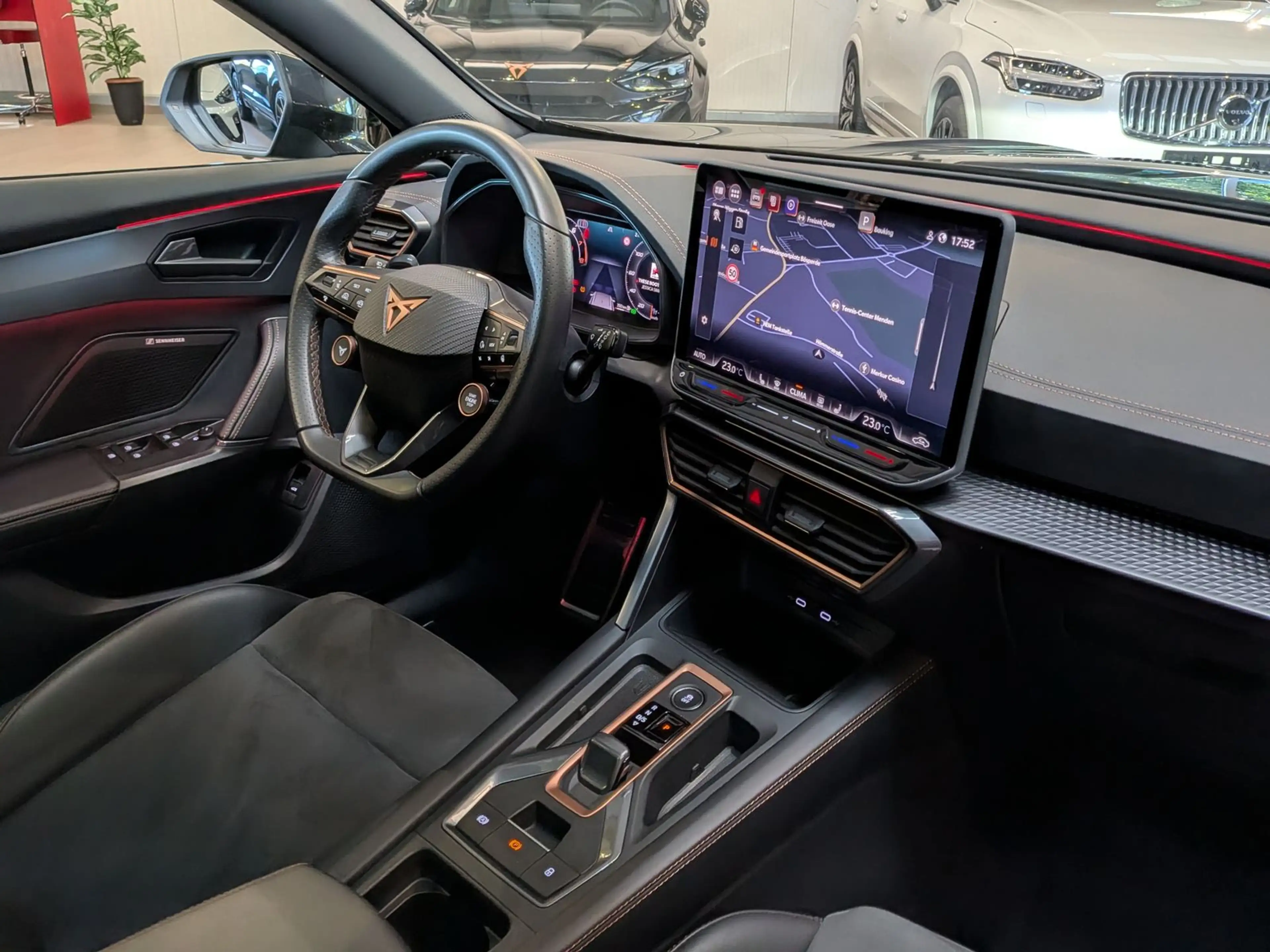 CUPRA Formentor 1.5 eTSI Pano Sennh DCC Matrix AHK 19" — photo 13