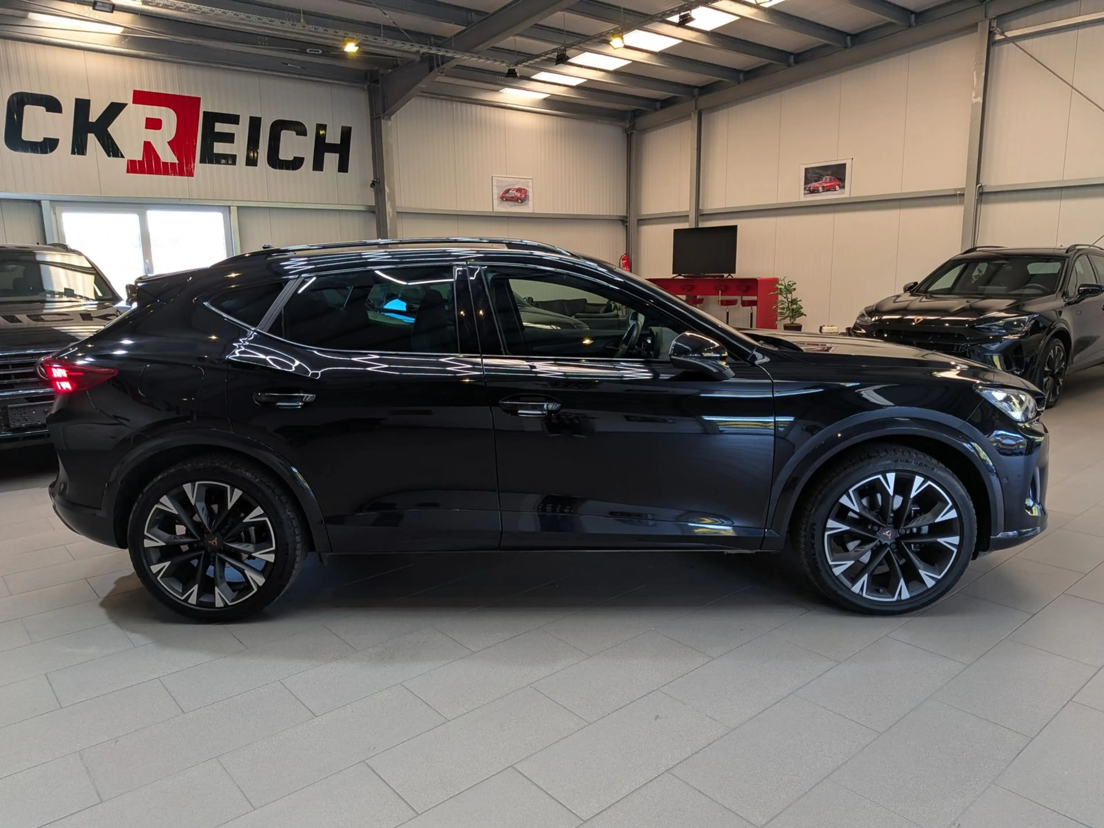 CUPRA Formentor 1.5 eTSI Pano Sennh DCC Matrix AHK 19" — photo 3