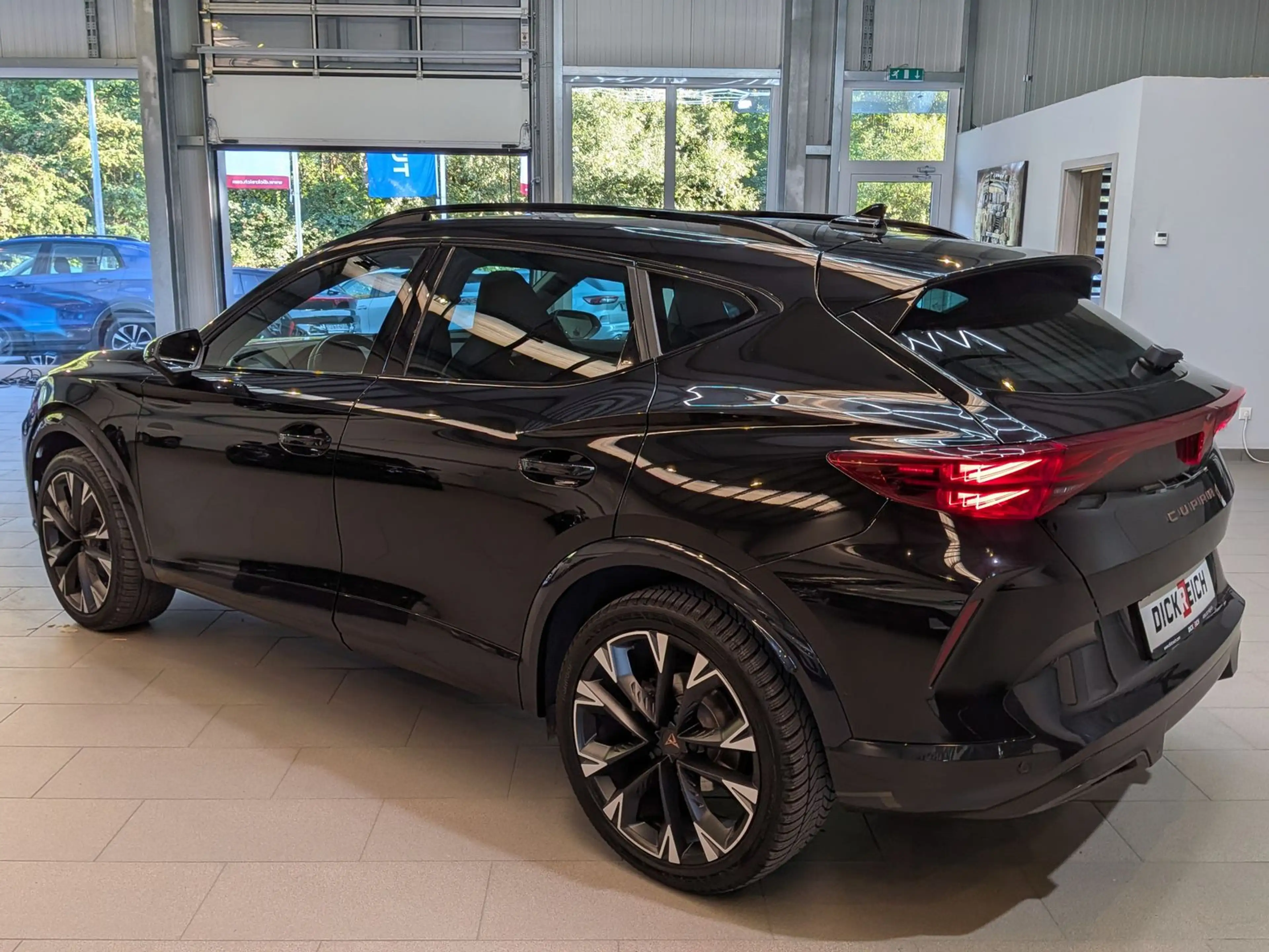 CUPRA Formentor 1.5 eTSI Pano Sennh DCC Matrix AHK 19" — photo 6