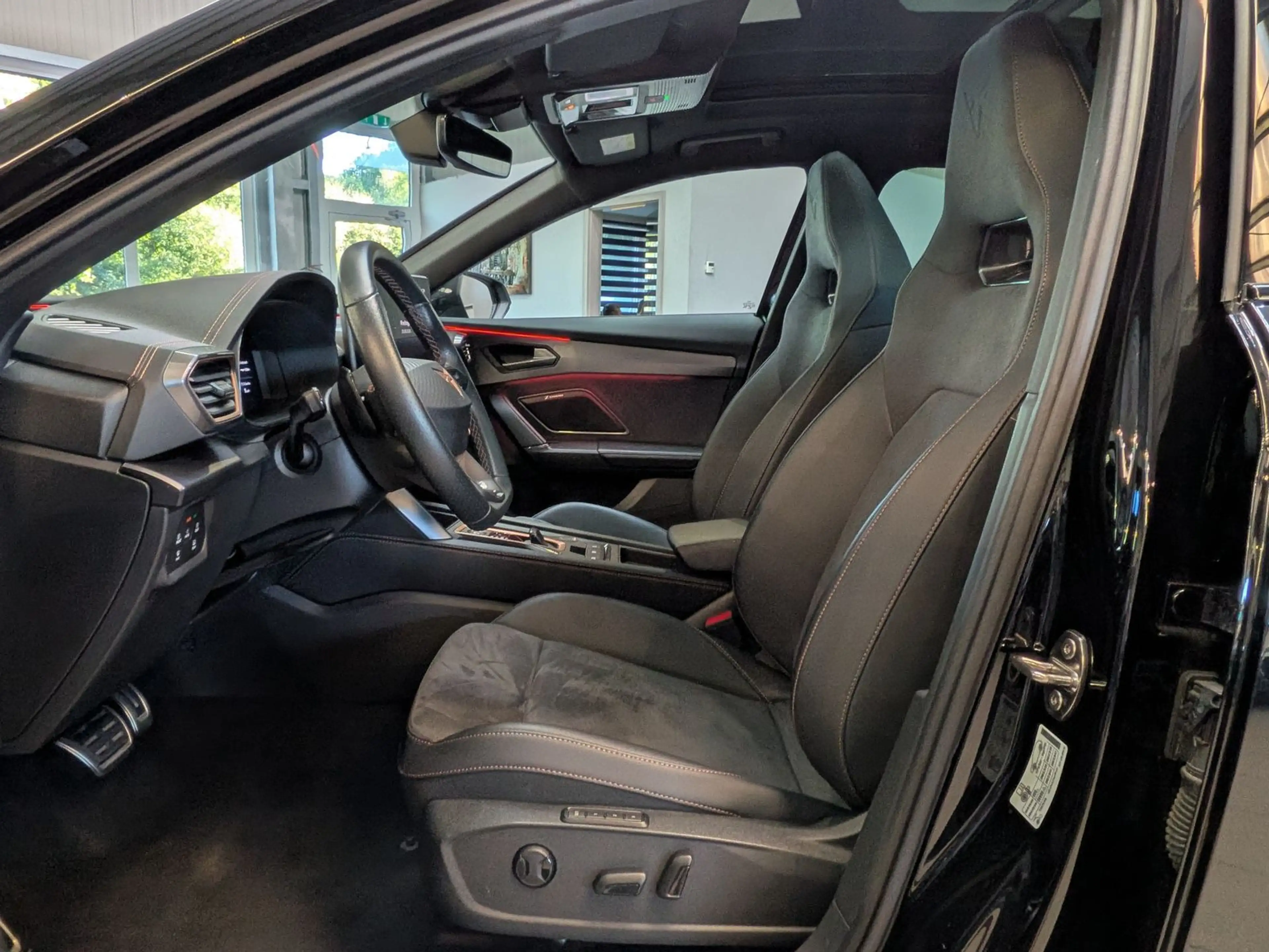 CUPRA Formentor 1.5 eTSI Pano Sennh DCC Matrix AHK 19" — photo 14