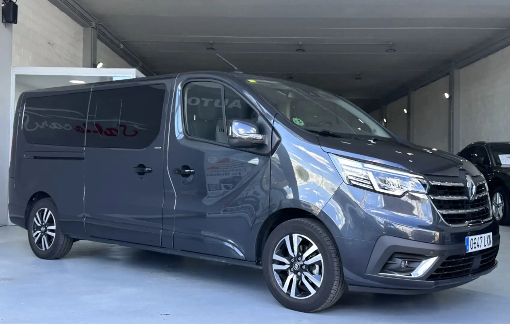 Renault Trafic 2.0dCi Energy Blue SpaceClass Largo EDC 125kW Gris - 2