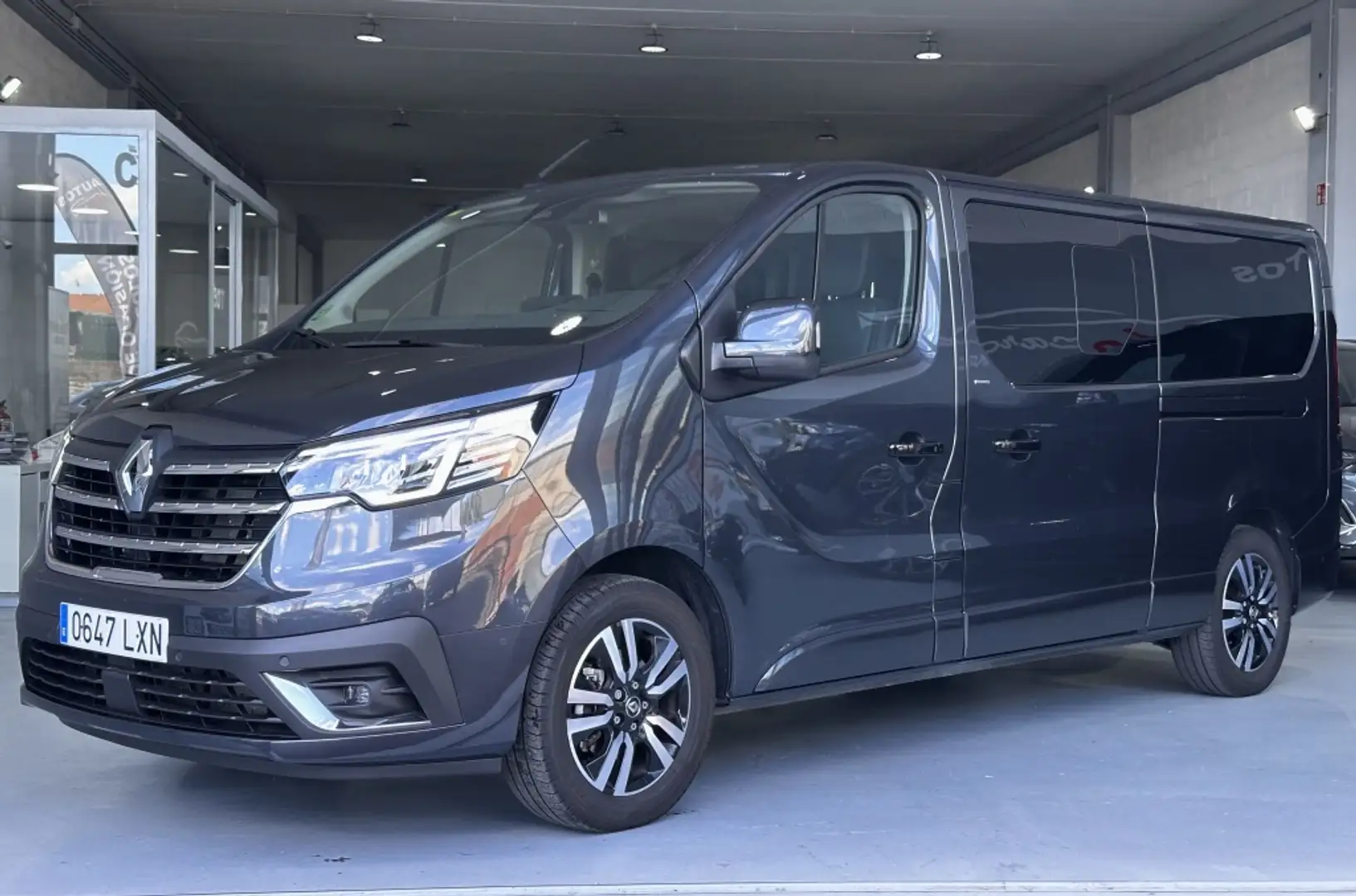 Renault Trafic 2.0dCi Energy Blue SpaceClass Largo EDC 125kW Gris - 1