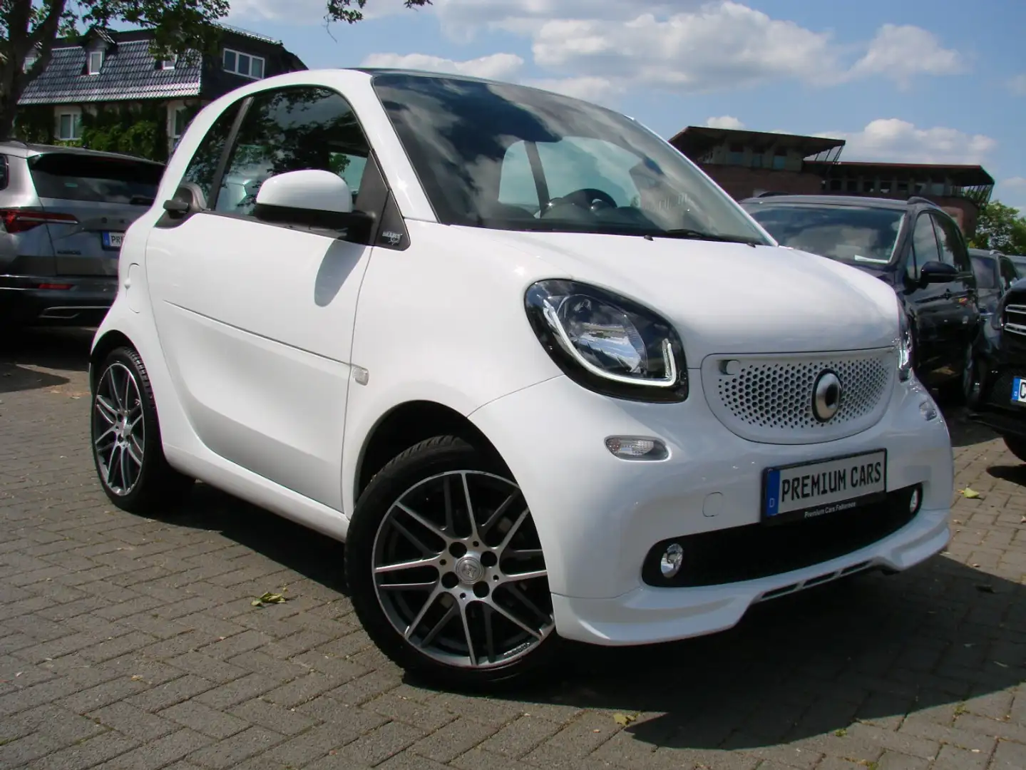 smart forTwo BRABUS Style JBL Kamera Navi Panorama Weiß - 1