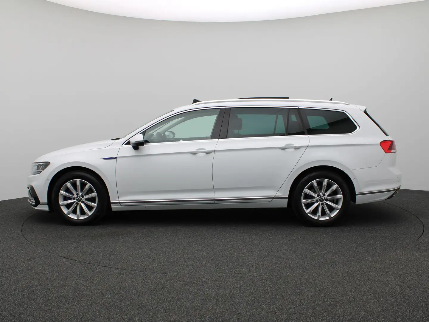Volkswagen Passat Variant 1.4 TSI PHEV GTE Business 218PK DSG 360gr. Camera, Wit - 2