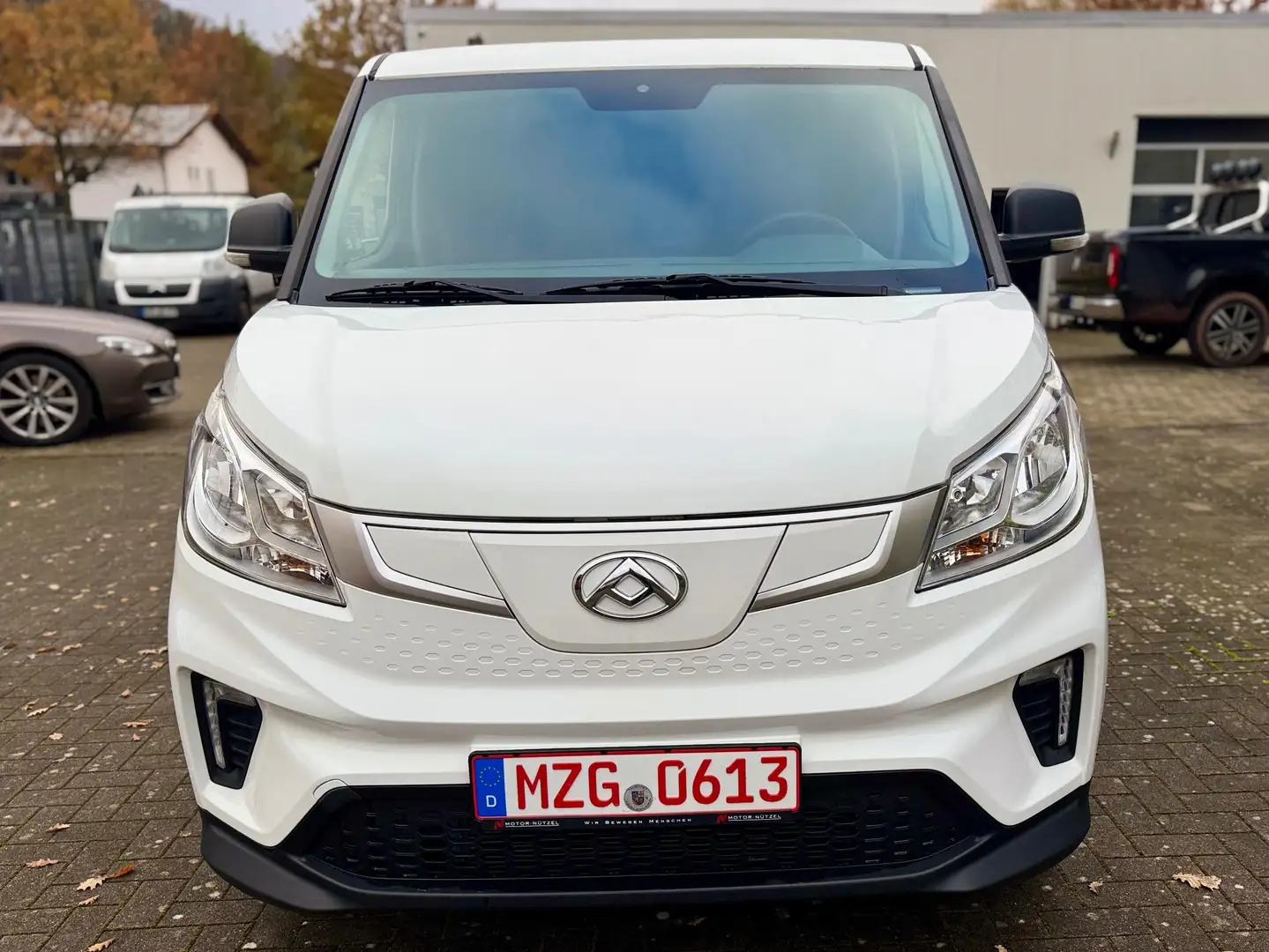 Maxus eDeliver 3 eDeliver 3 L2 (50kWh) Белый - 1