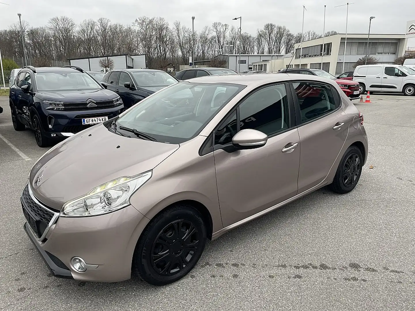 Peugeot 208 Active 1,4 HDI 68 FAP Gris - 2