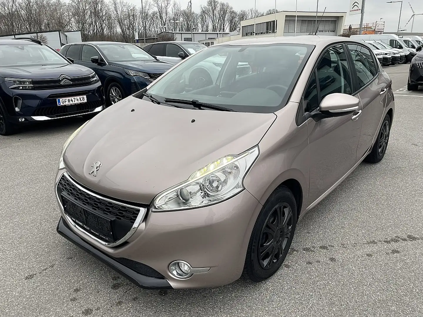 Peugeot 208 Active 1,4 HDI 68 FAP Gris - 1