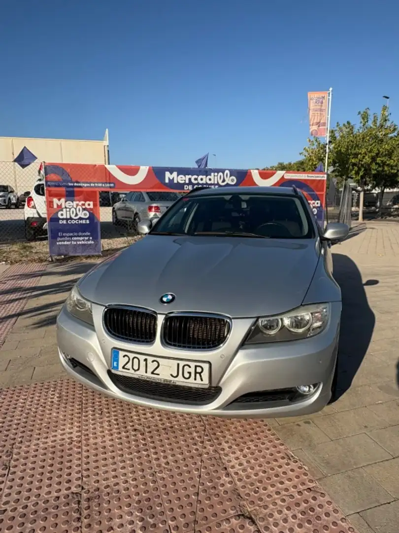 BMW 320 320dA Touring Luxury Plateado - 2