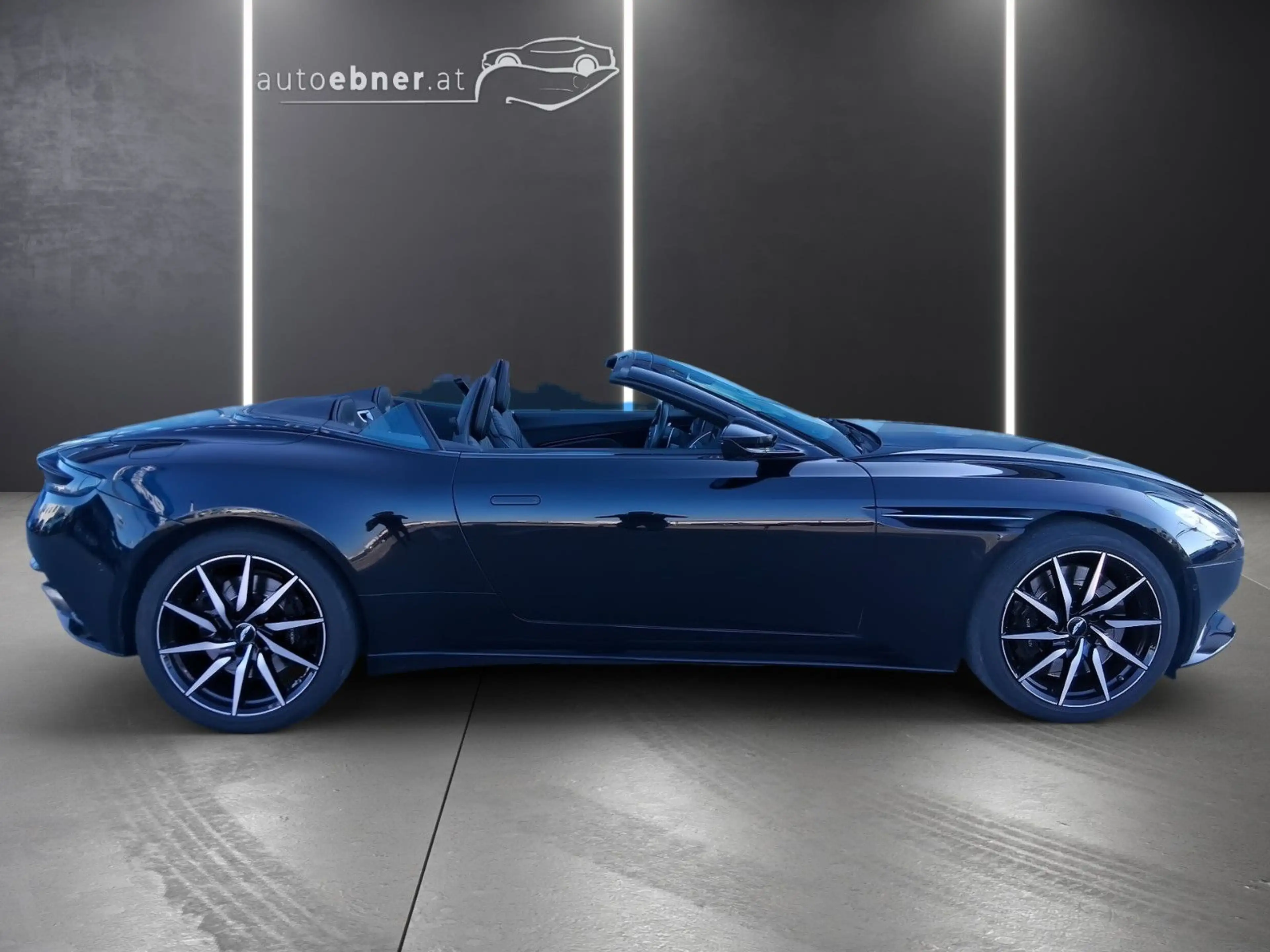 Aston Martin DB11 4.0 V8 Volante — photo 4