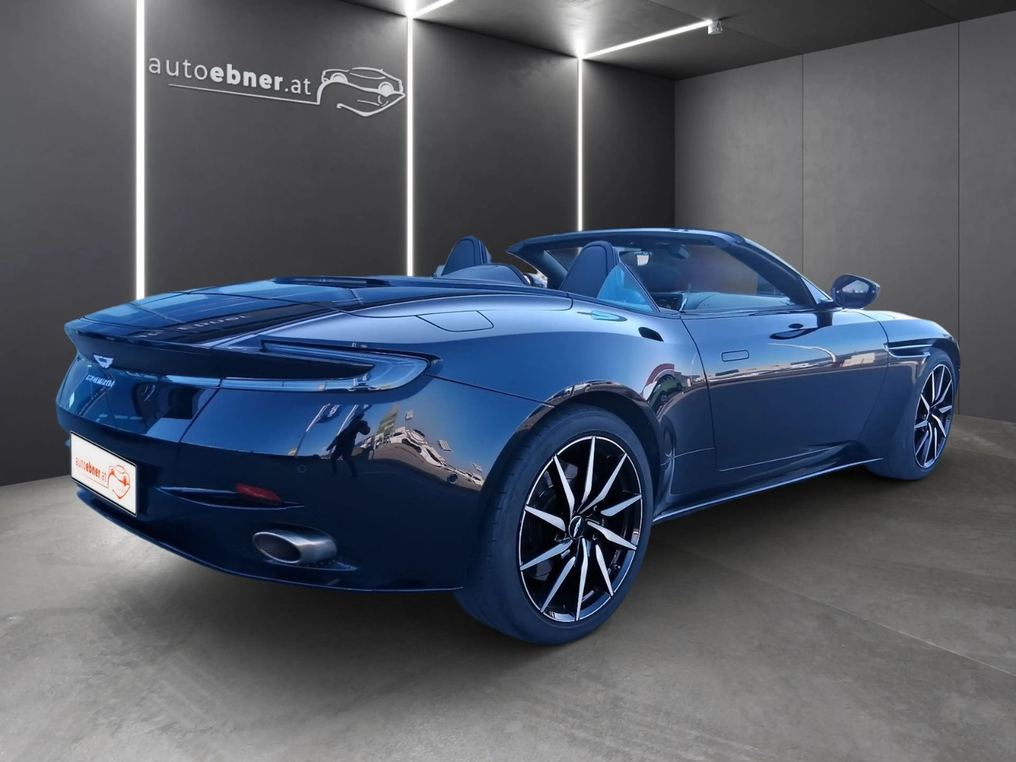 Aston Martin DB11 4.0 V8 Volante — photo 5