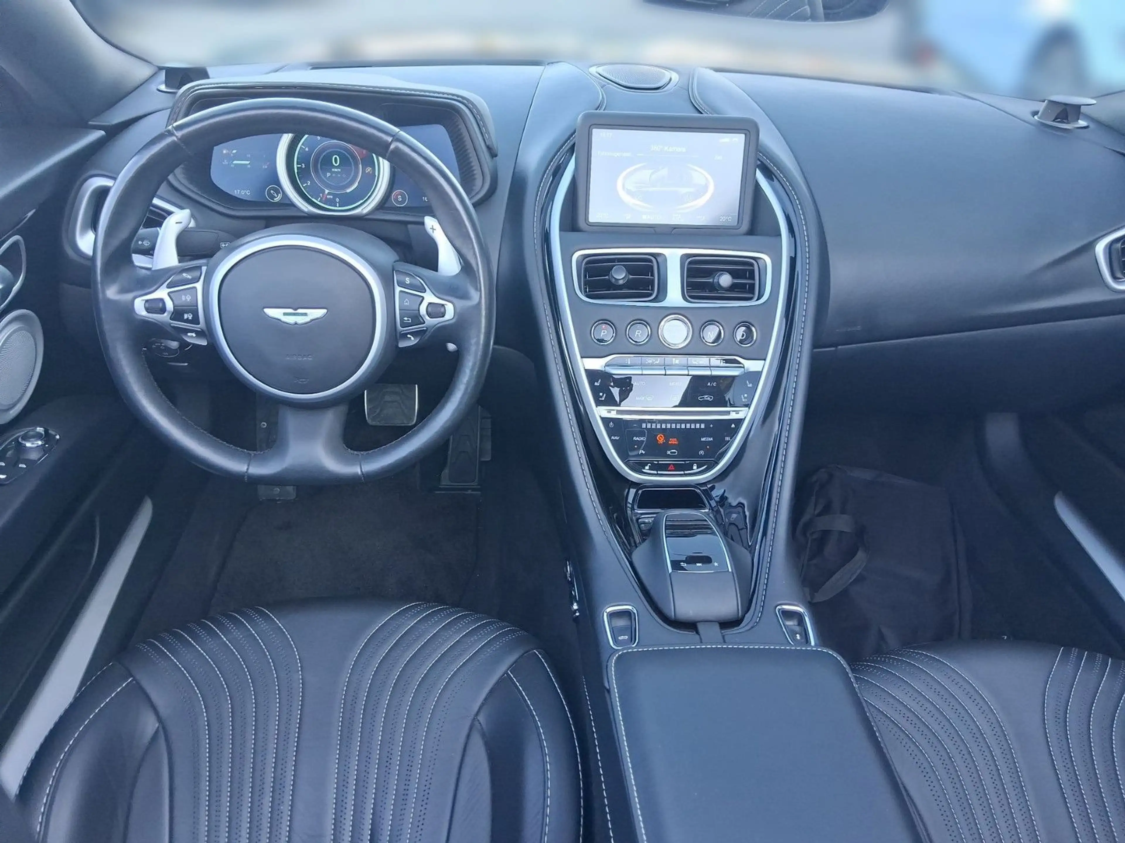 Aston Martin DB11 4.0 V8 Volante — photo 12