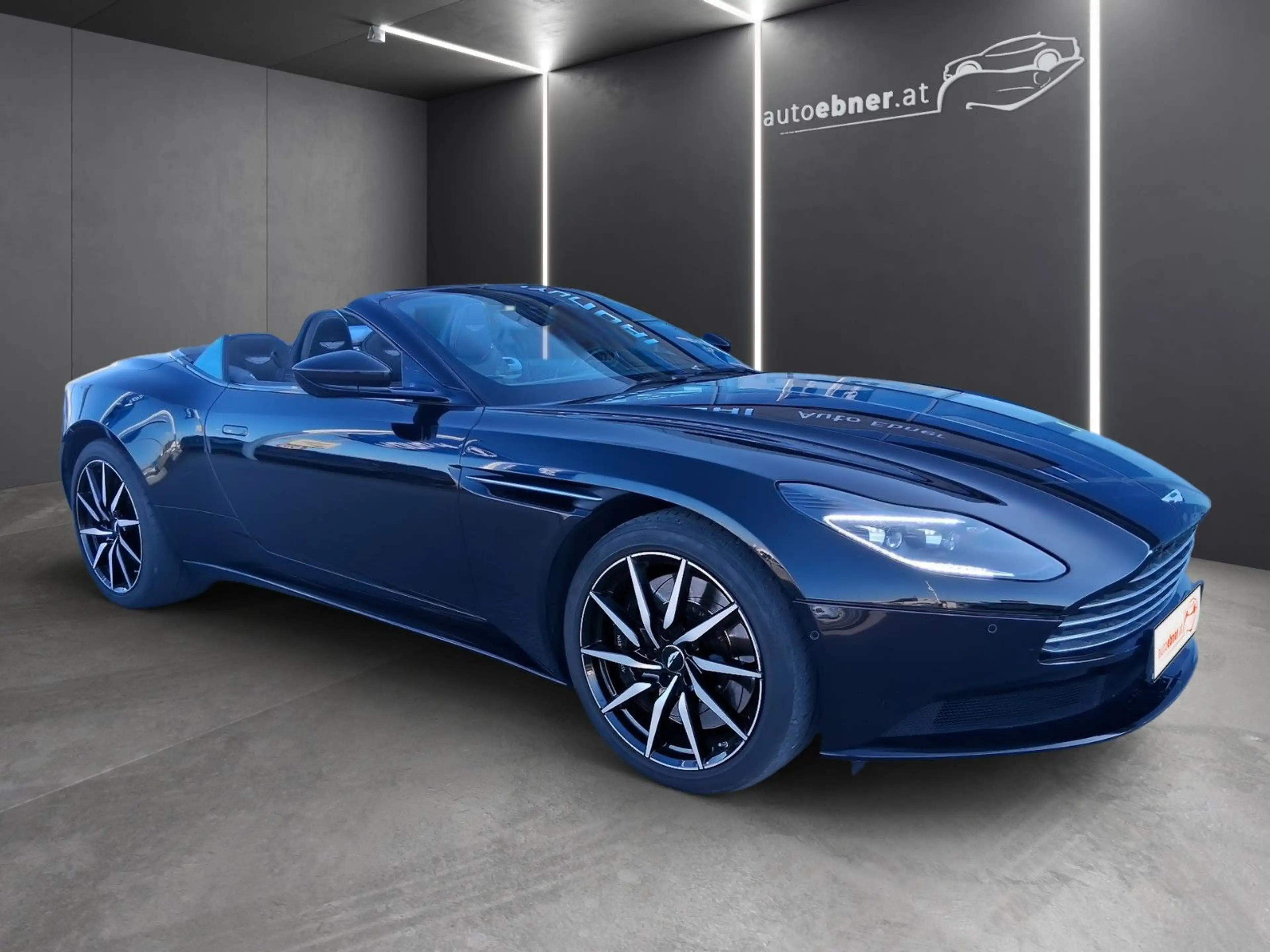 Aston Martin DB11 4.0 V8 Volante — photo 3
