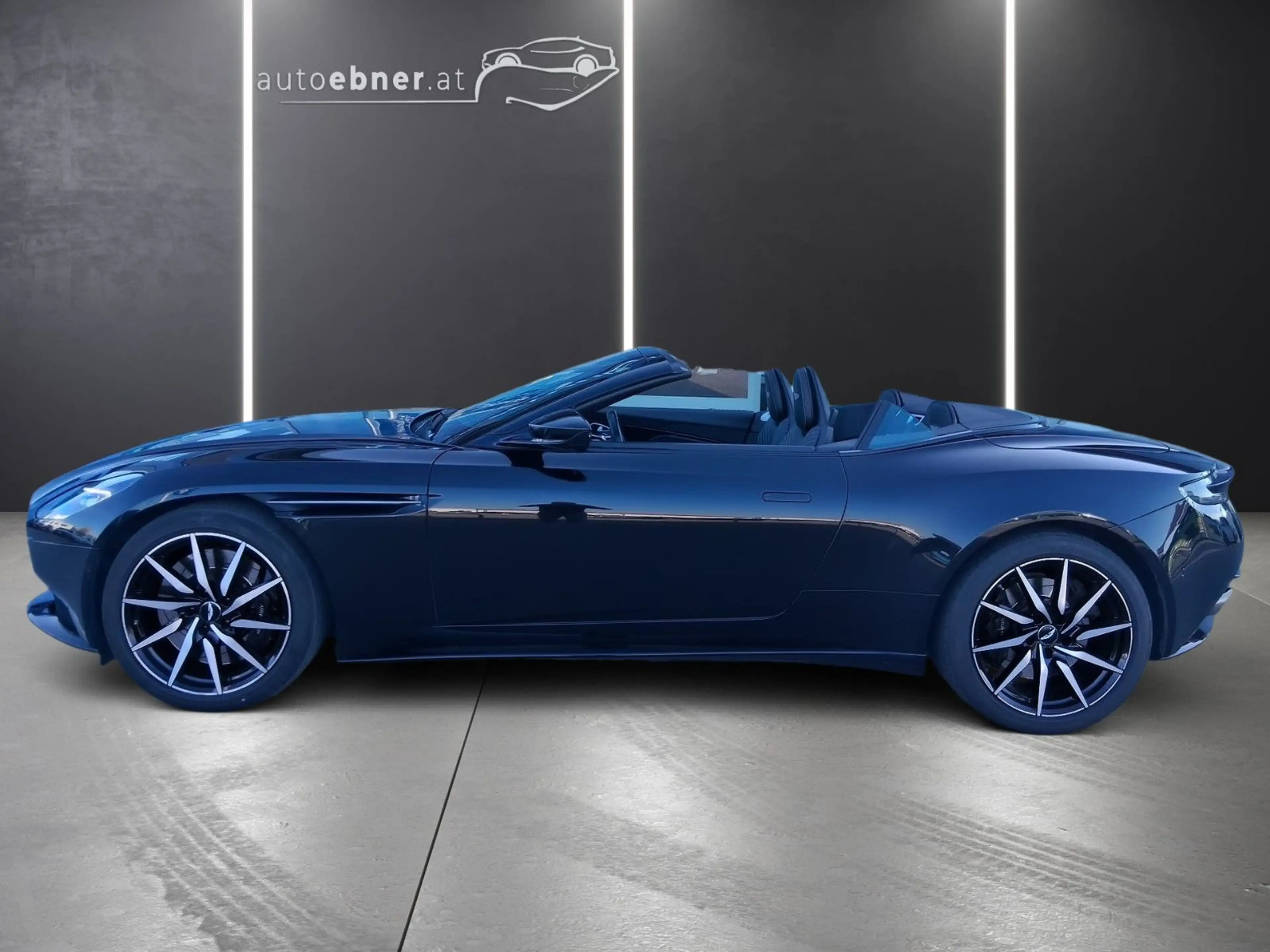 Aston Martin DB11 4.0 V8 Volante — photo 8