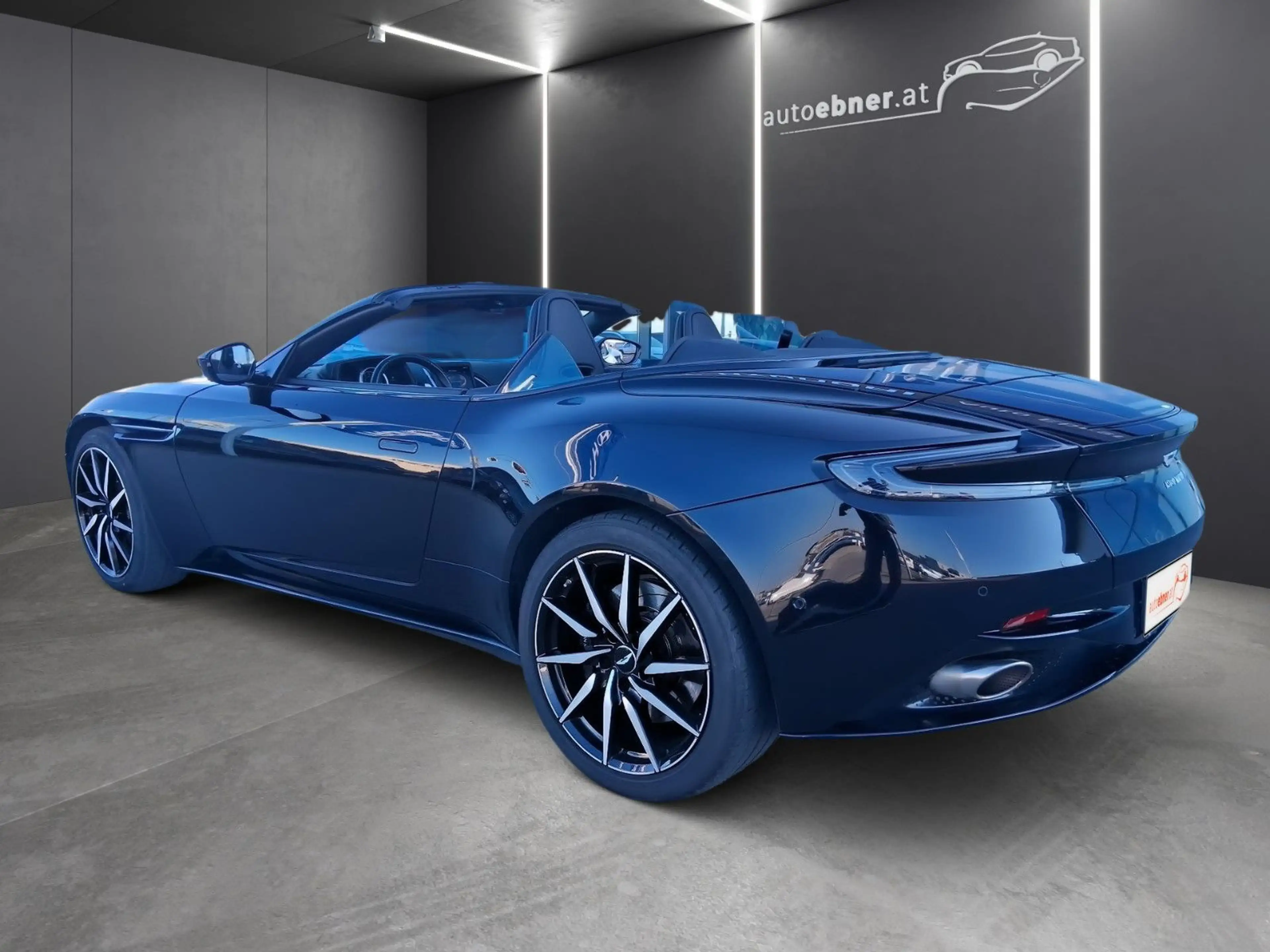 Aston Martin DB11 4.0 V8 Volante — photo 7