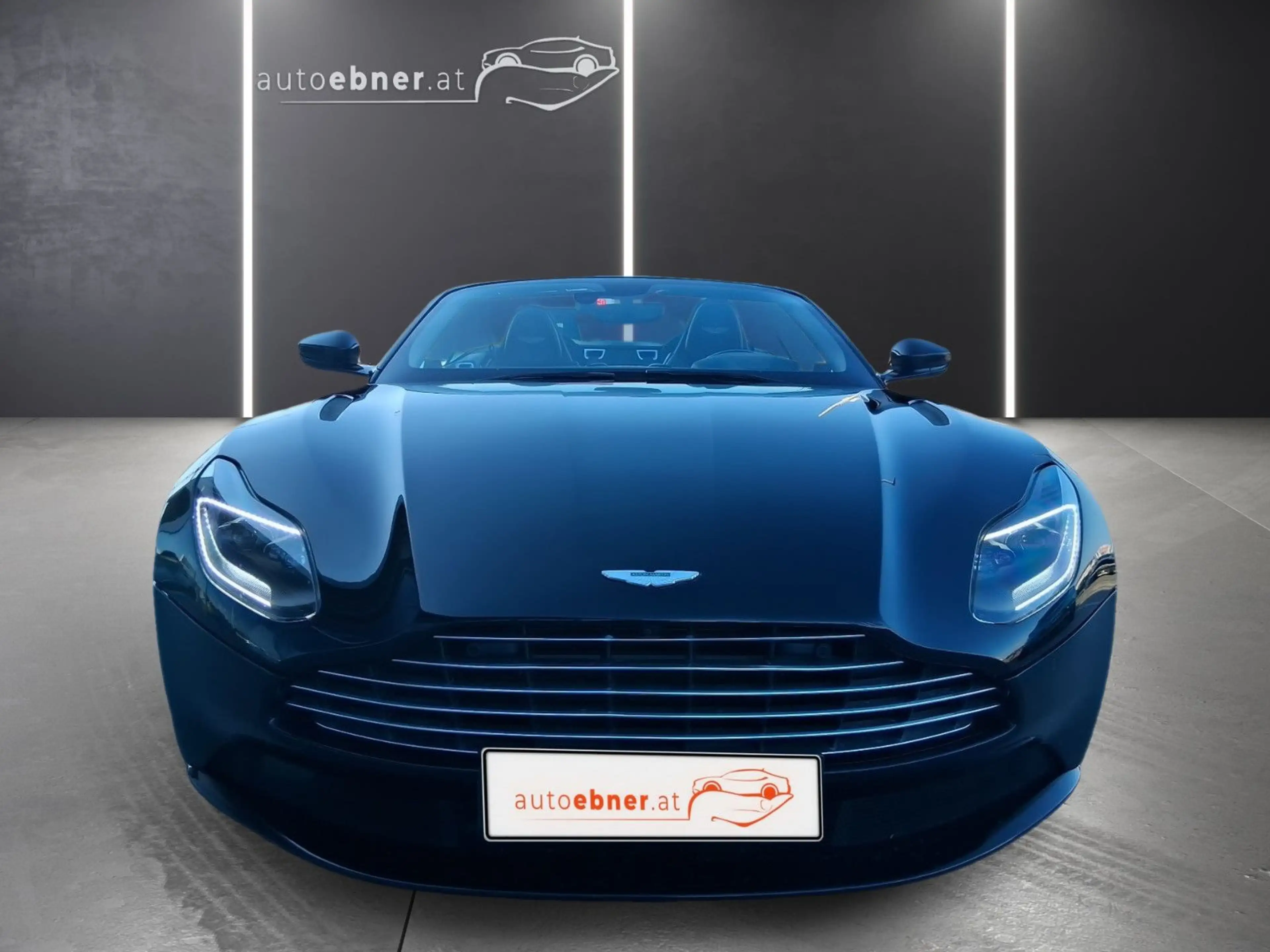 Aston Martin DB11 4.0 V8 Volante — photo 2
