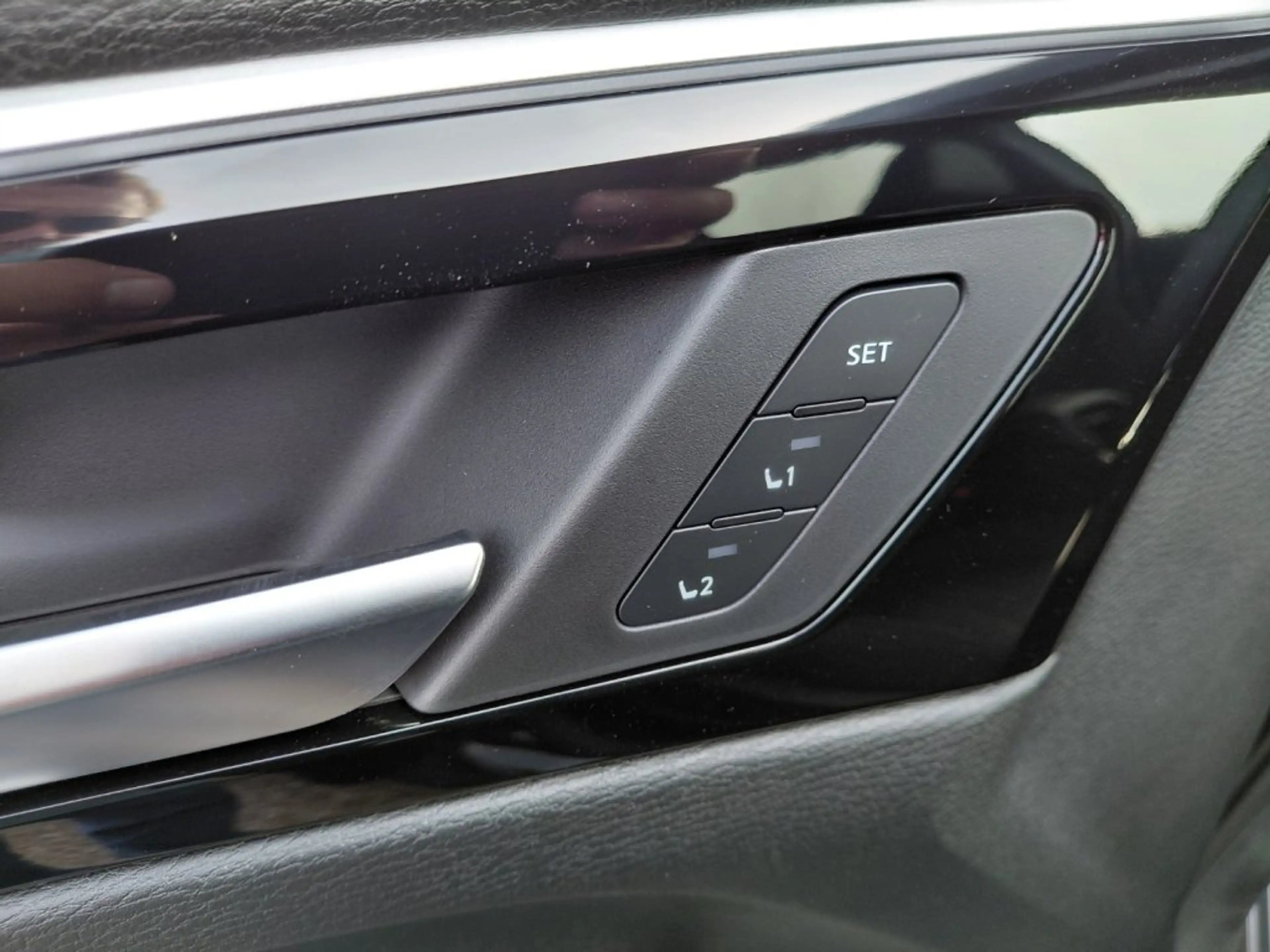 Mitsubishi Outlander PHEV 2,4 4WD Diam.Luxury Black Edt.AT — photo 13