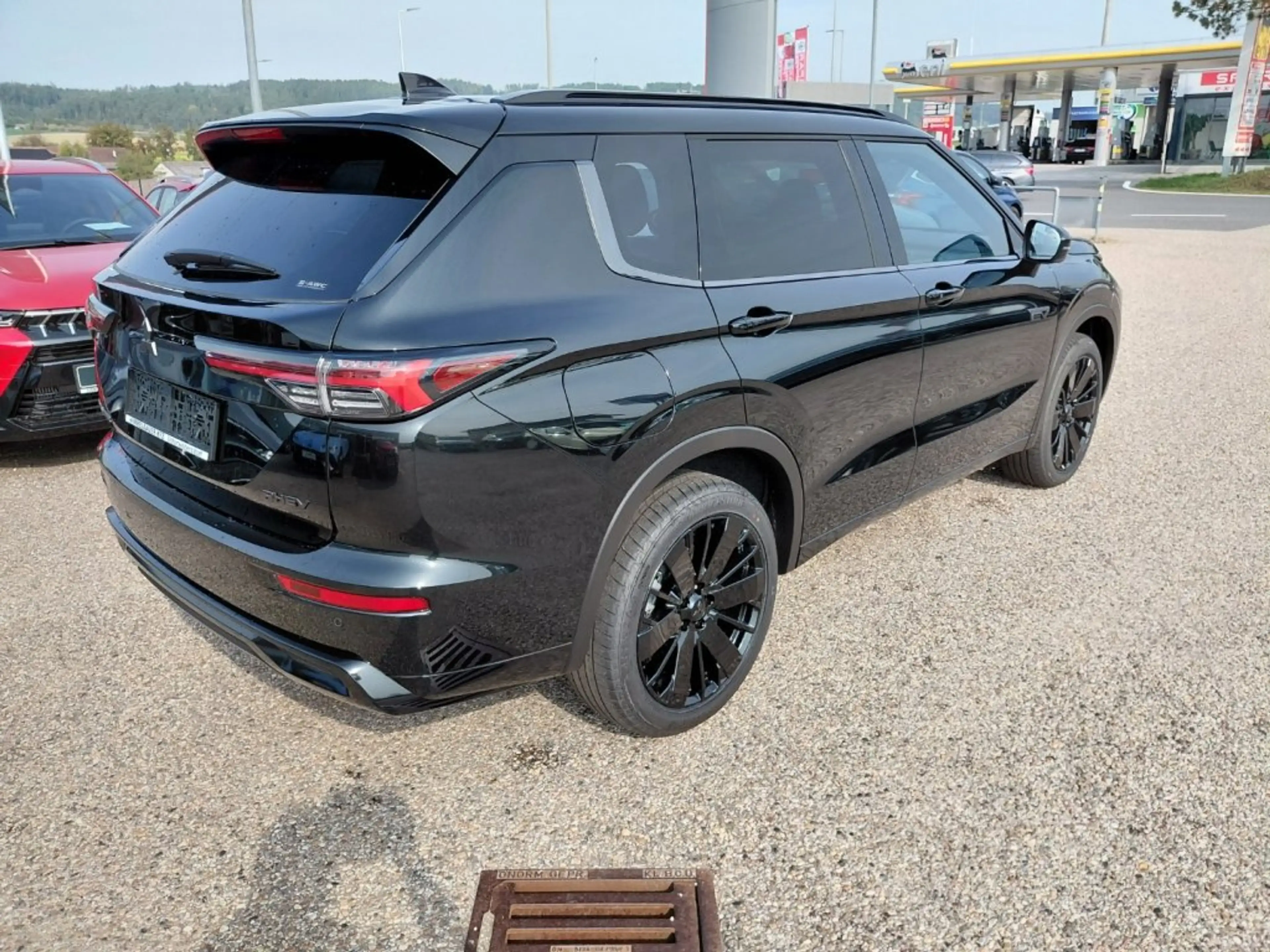 Mitsubishi Outlander PHEV 2,4 4WD Diam.Luxury Black Edt.AT — photo 6