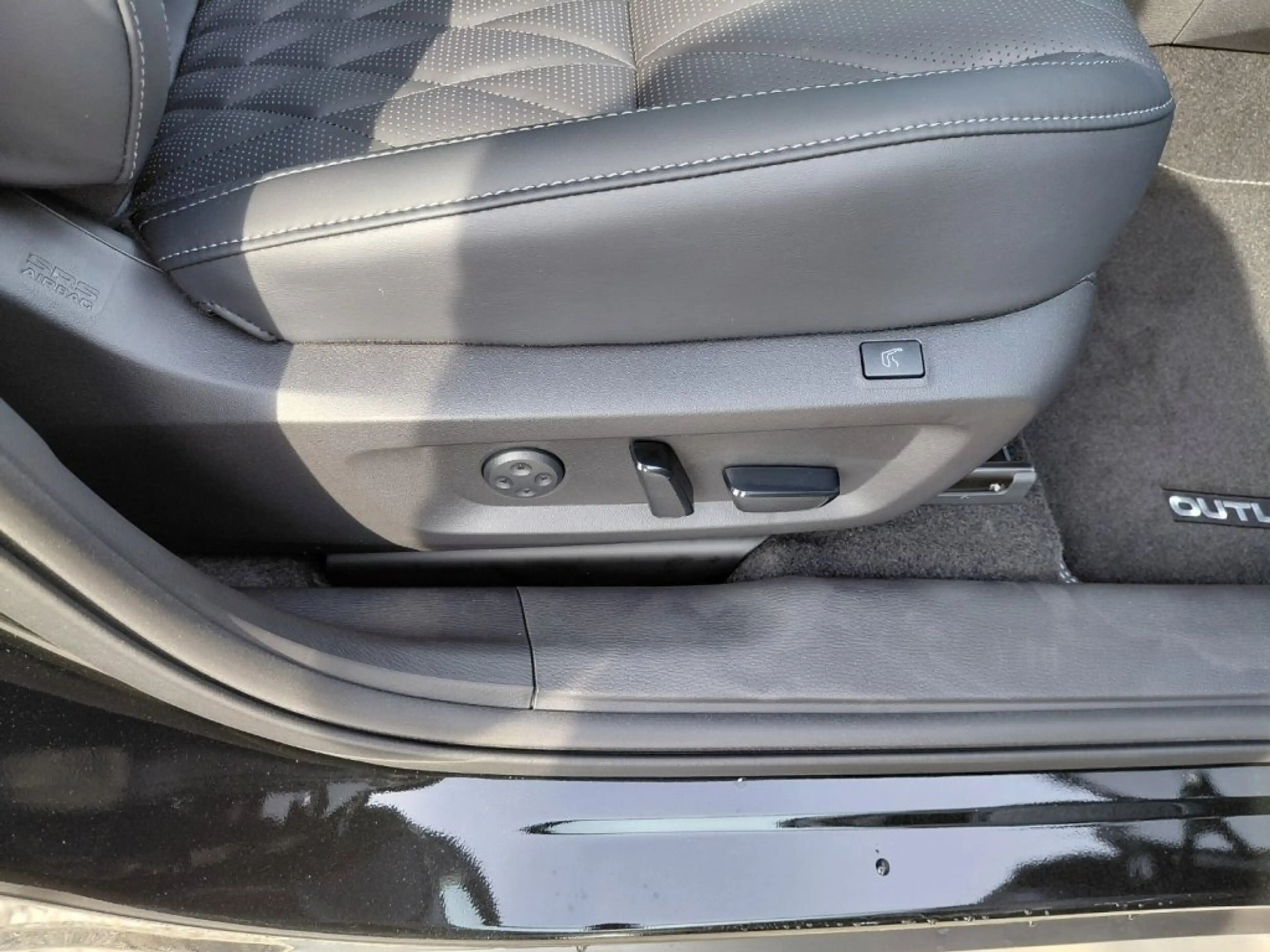 Mitsubishi Outlander PHEV 2,4 4WD Diam.Luxury Black Edt.AT — photo 10