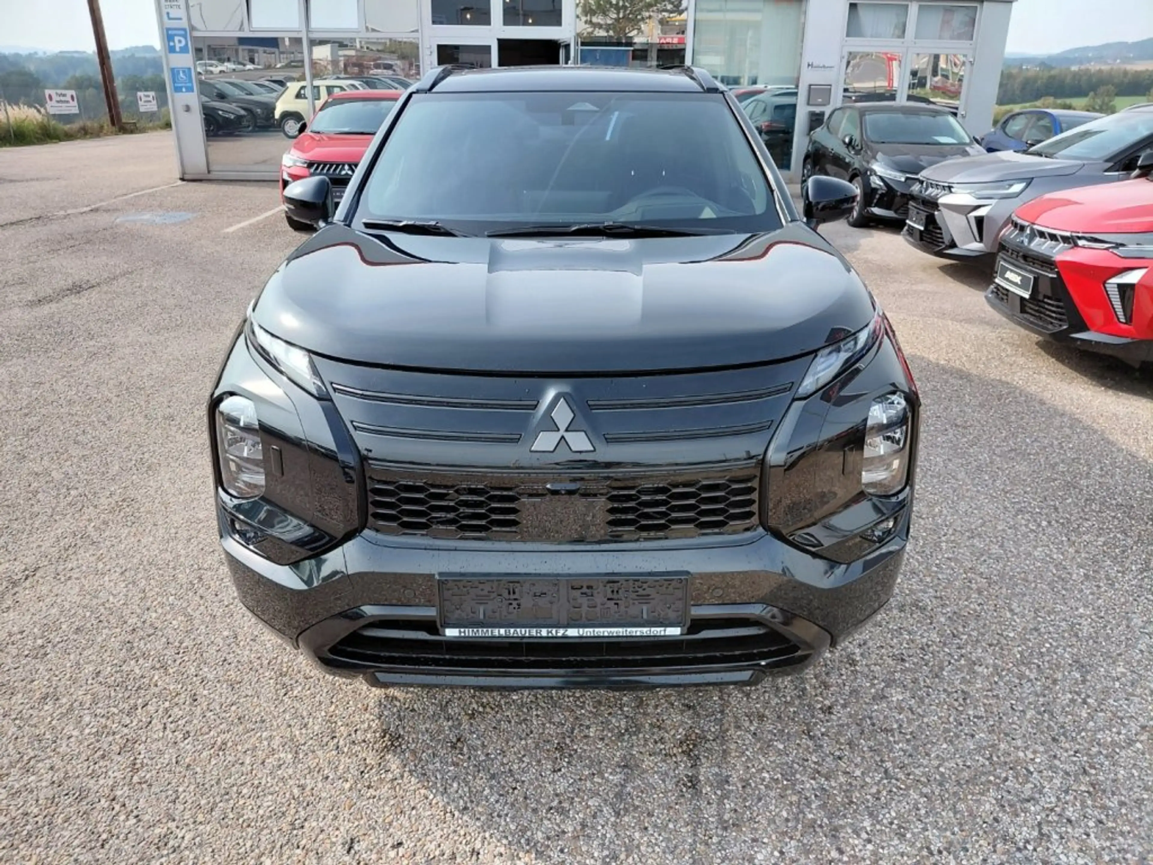 Mitsubishi Outlander PHEV 2,4 4WD Diam.Luxury Black Edt.AT — photo 2