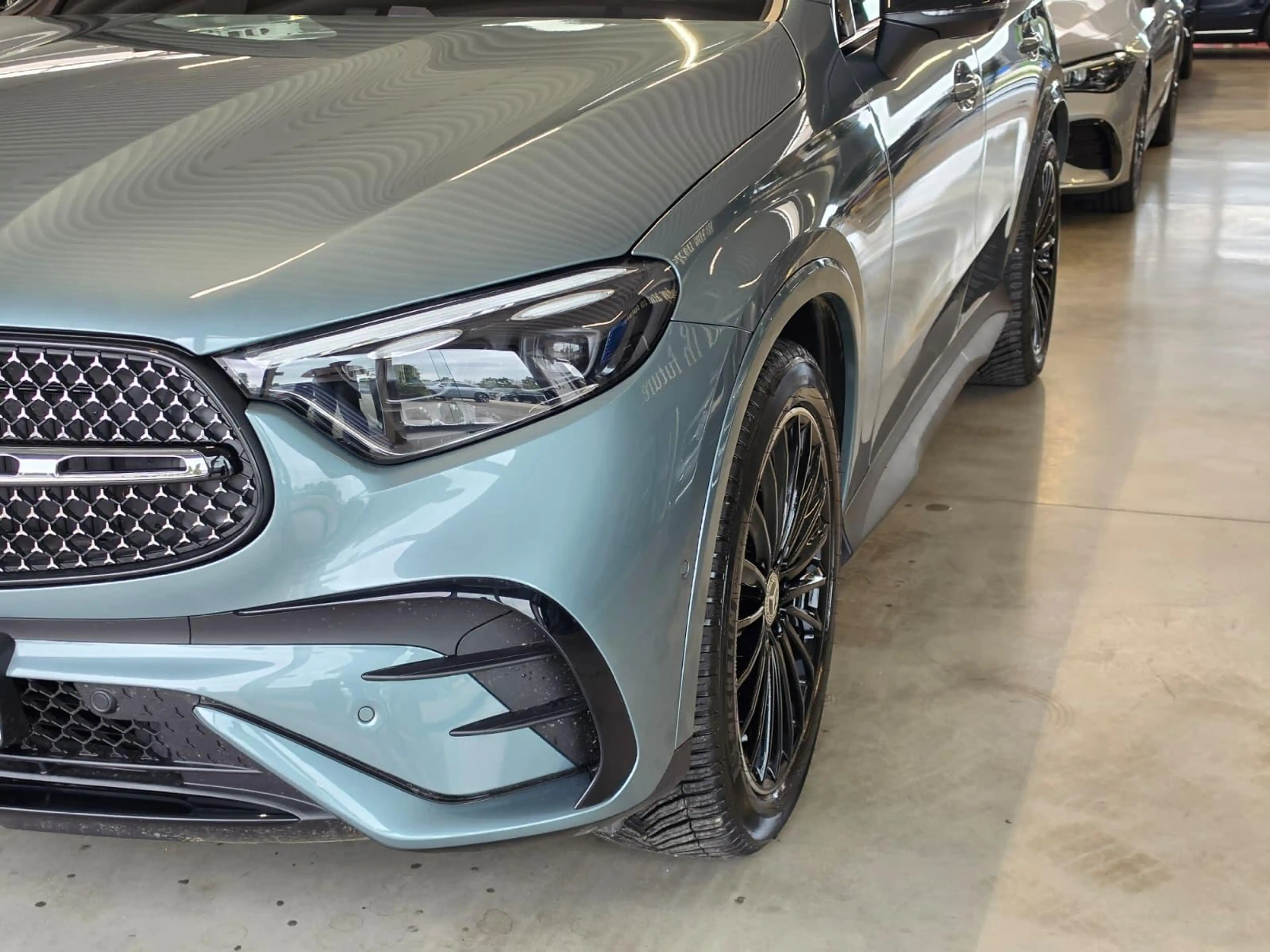 Mercedes-Benz GLC 200 GLC 4MATIC AMG Line — photo 3