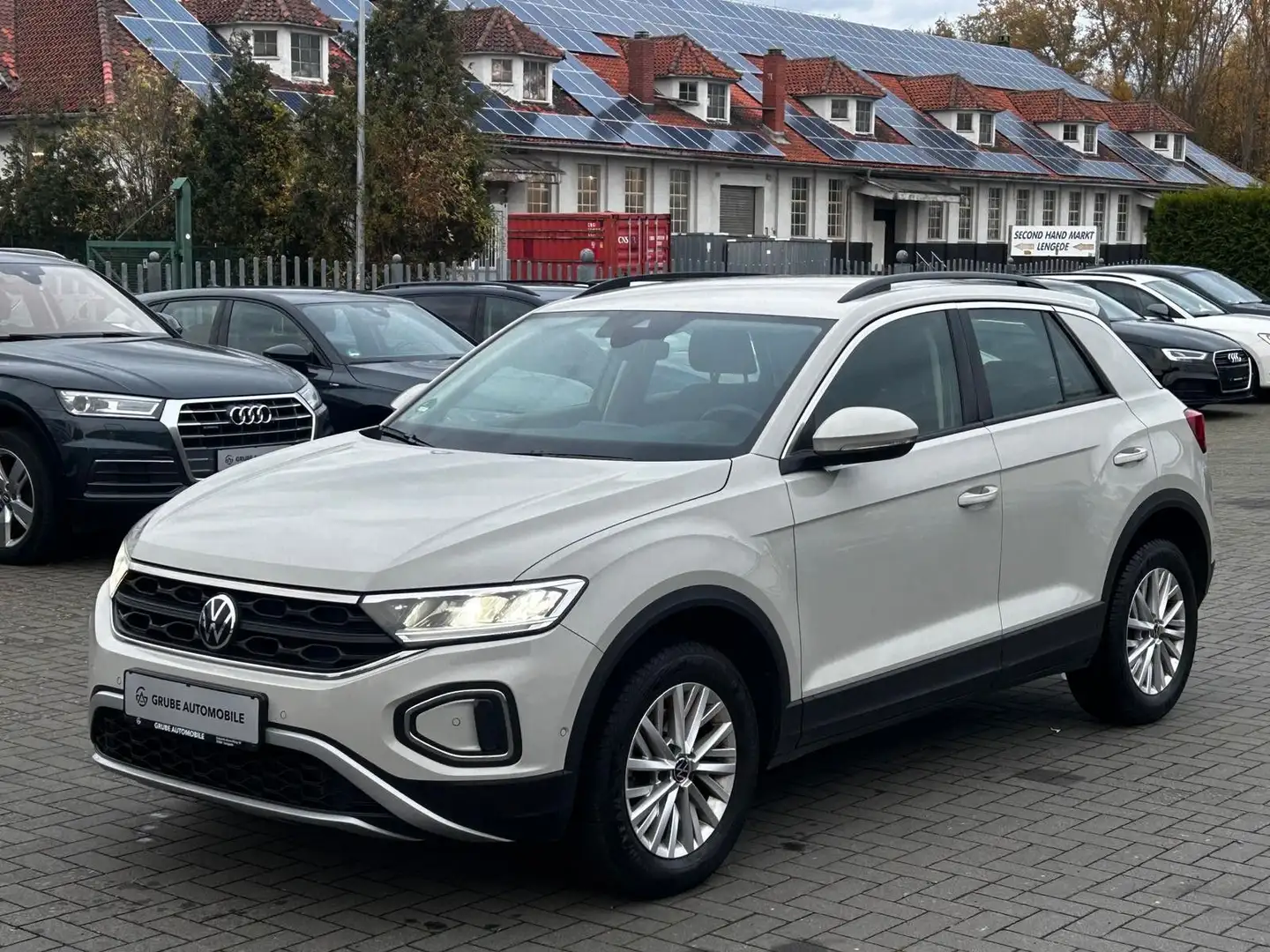 Volkswagen T-Roc Life DSG*AHK*LED*NAVI*SHZ Gris - 1