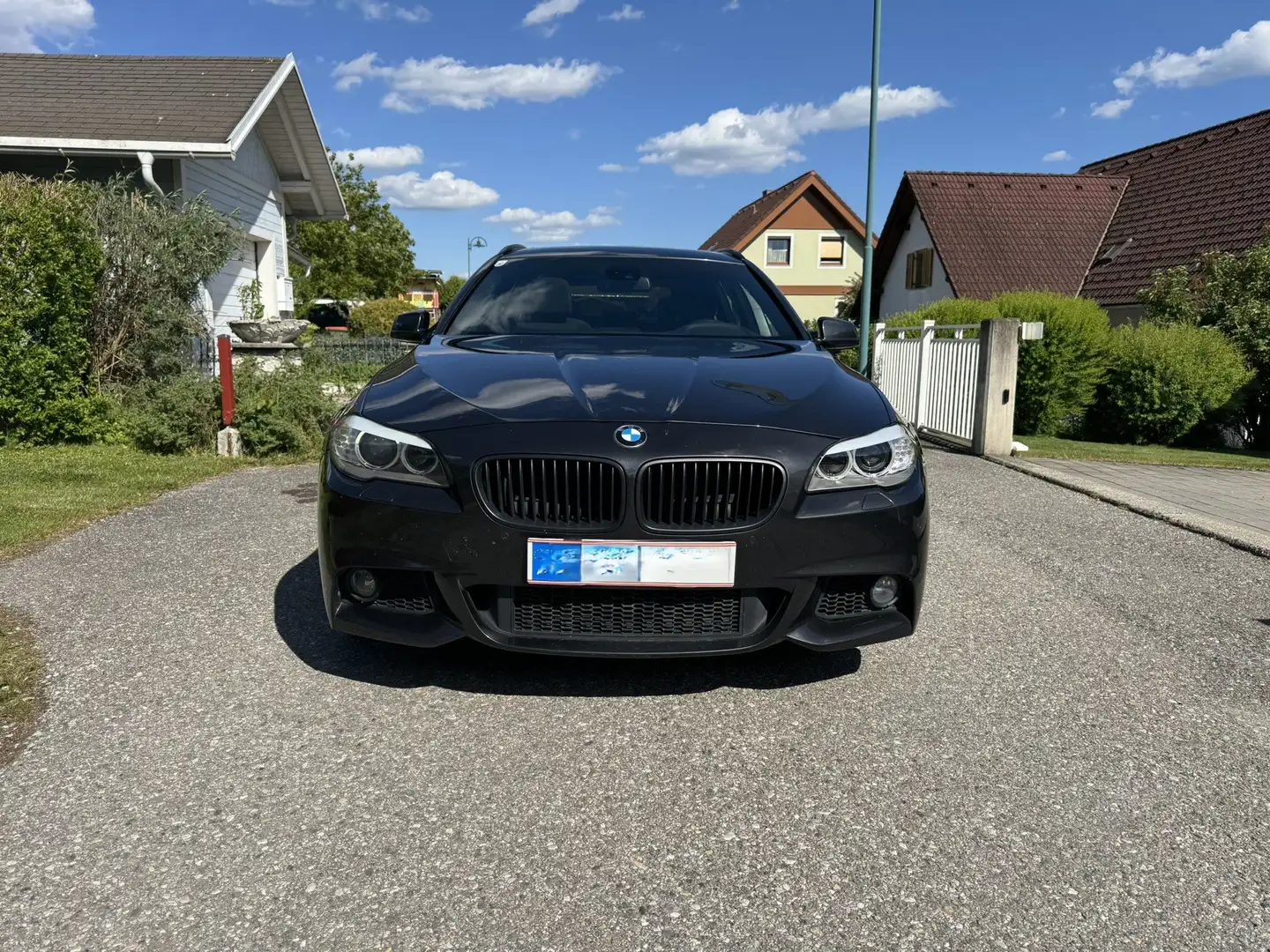 BMW 520 520d Touring Aut. Grau - 1