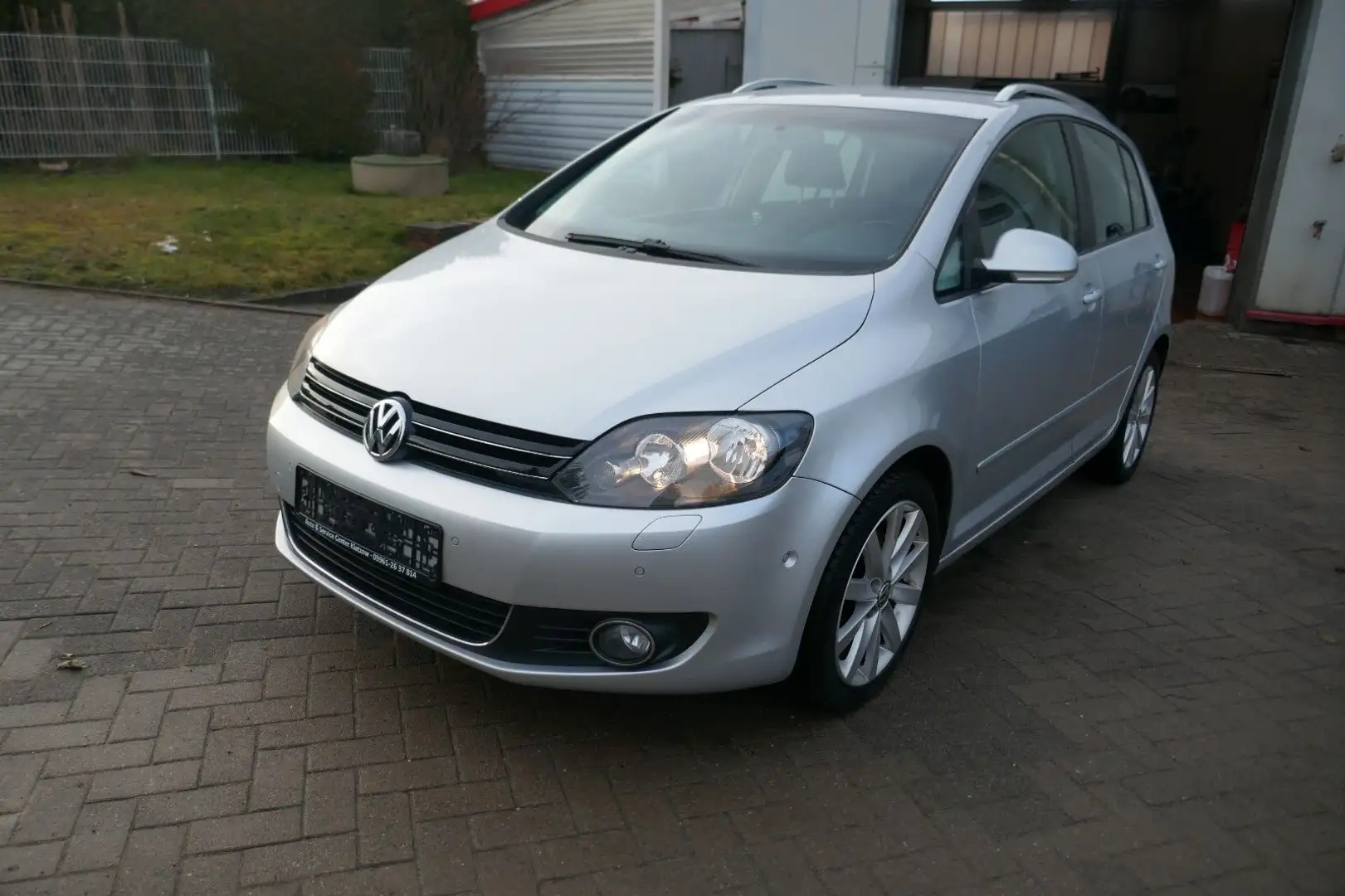 Volkswagen Golf Plus 1.4 TSI Highline PDC SHZ KLIMA Grau - 1