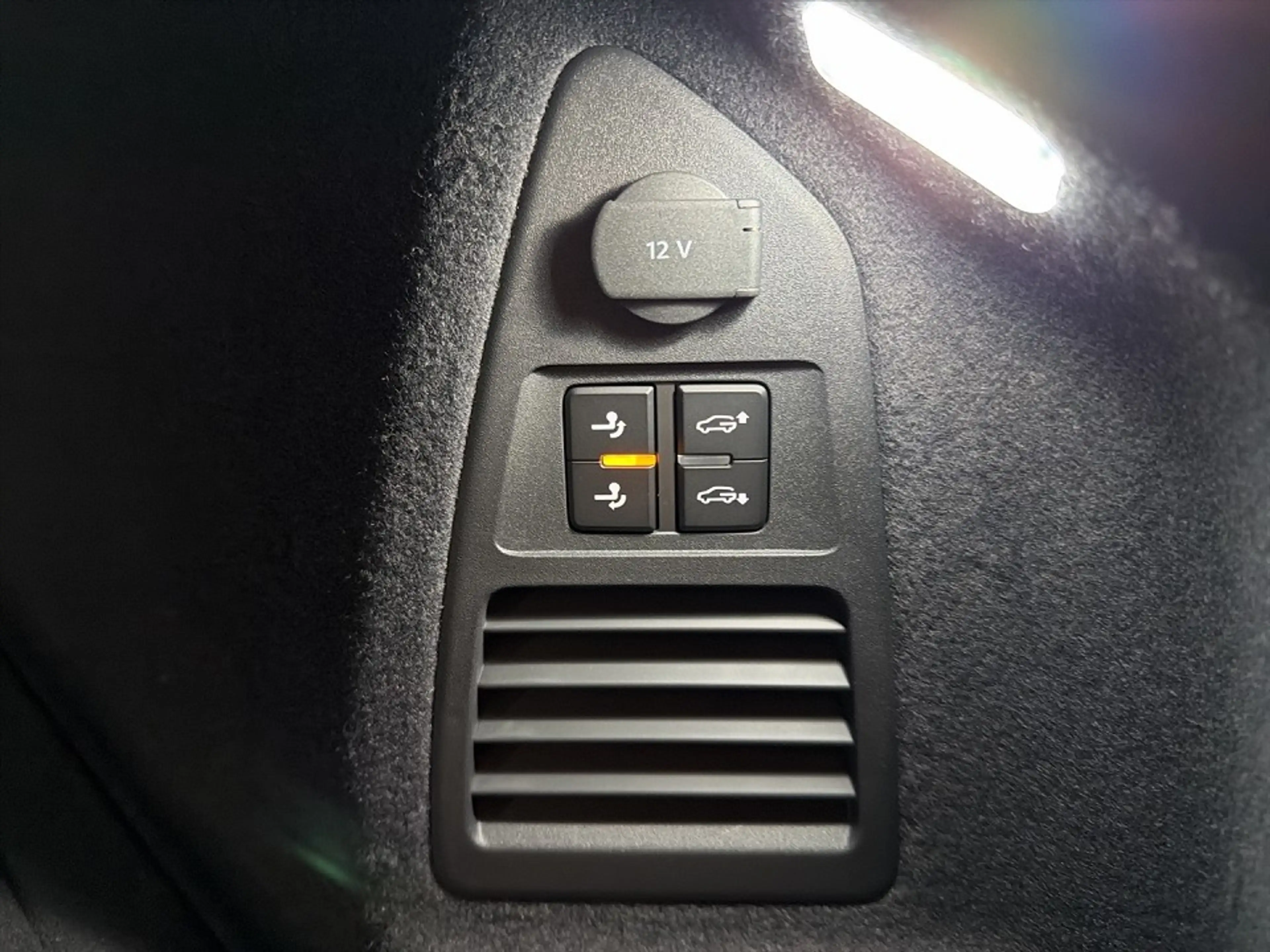 Volkswagen Touareg R-Line 3.0TDI AHK+PANO+DYNAUDIO+HEAD-UP+HA-LENK — photo 6