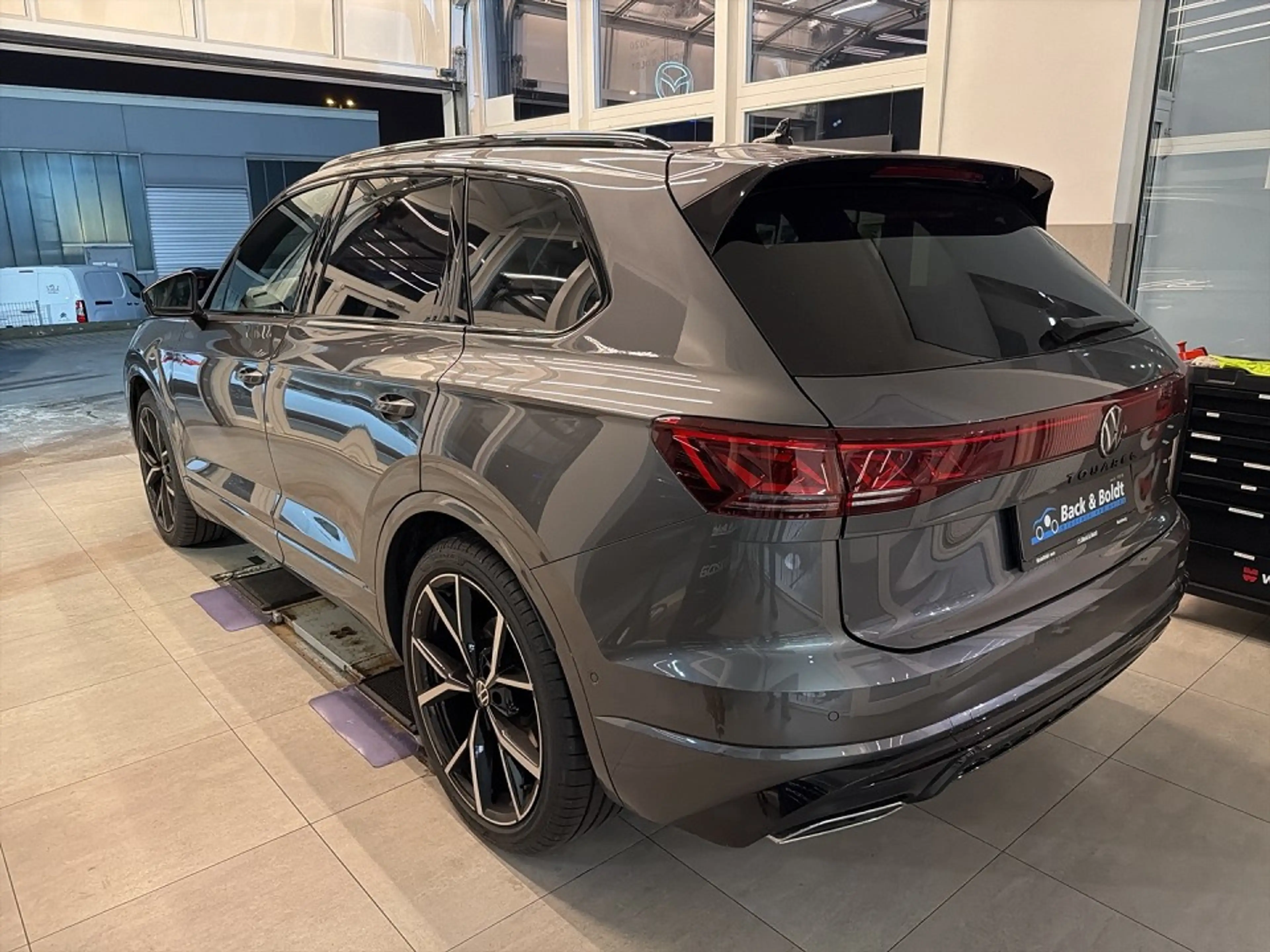 Volkswagen Touareg R-Line 3.0TDI AHK+PANO+DYNAUDIO+HEAD-UP+HA-LENK — photo 4