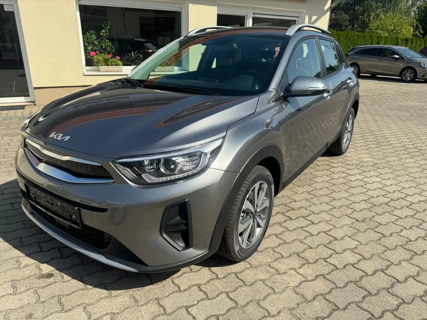 Kia Stonic Vision Grau - 1