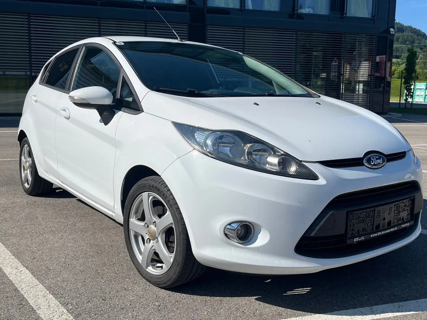 Ford Fiesta Fiesta 1.25Trend Weiß - 1