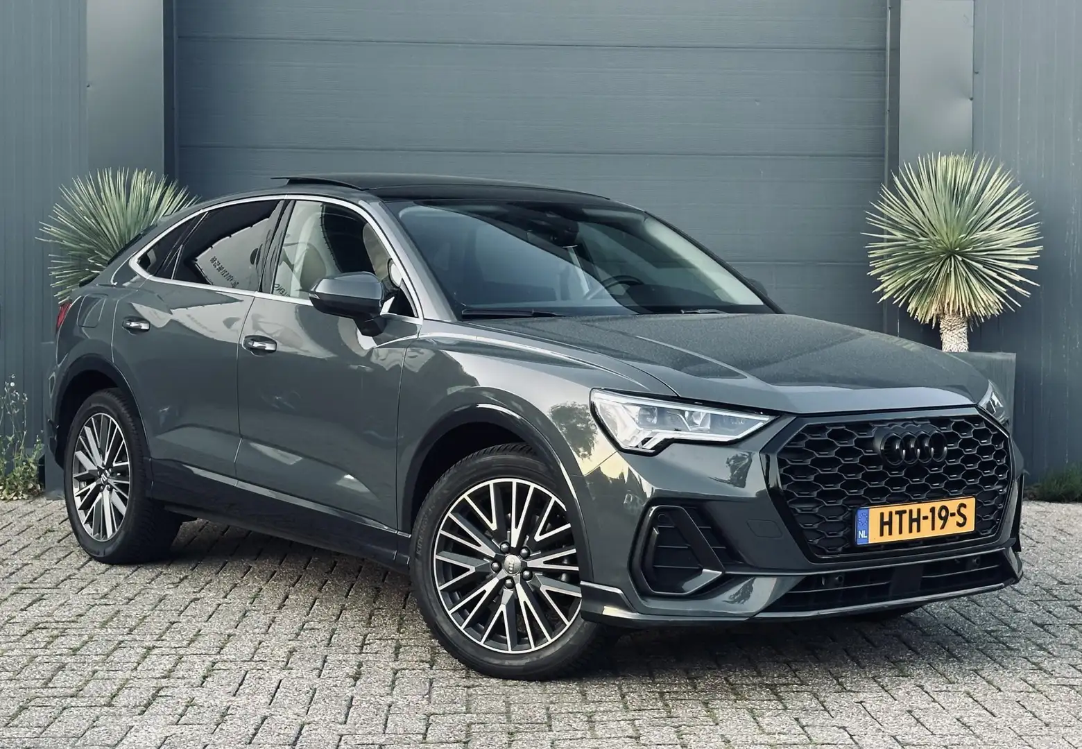 Audi Q3 Sportback 35 TFSI S-Line Pano/Automaat/Virtual/Cam Grijs - 1