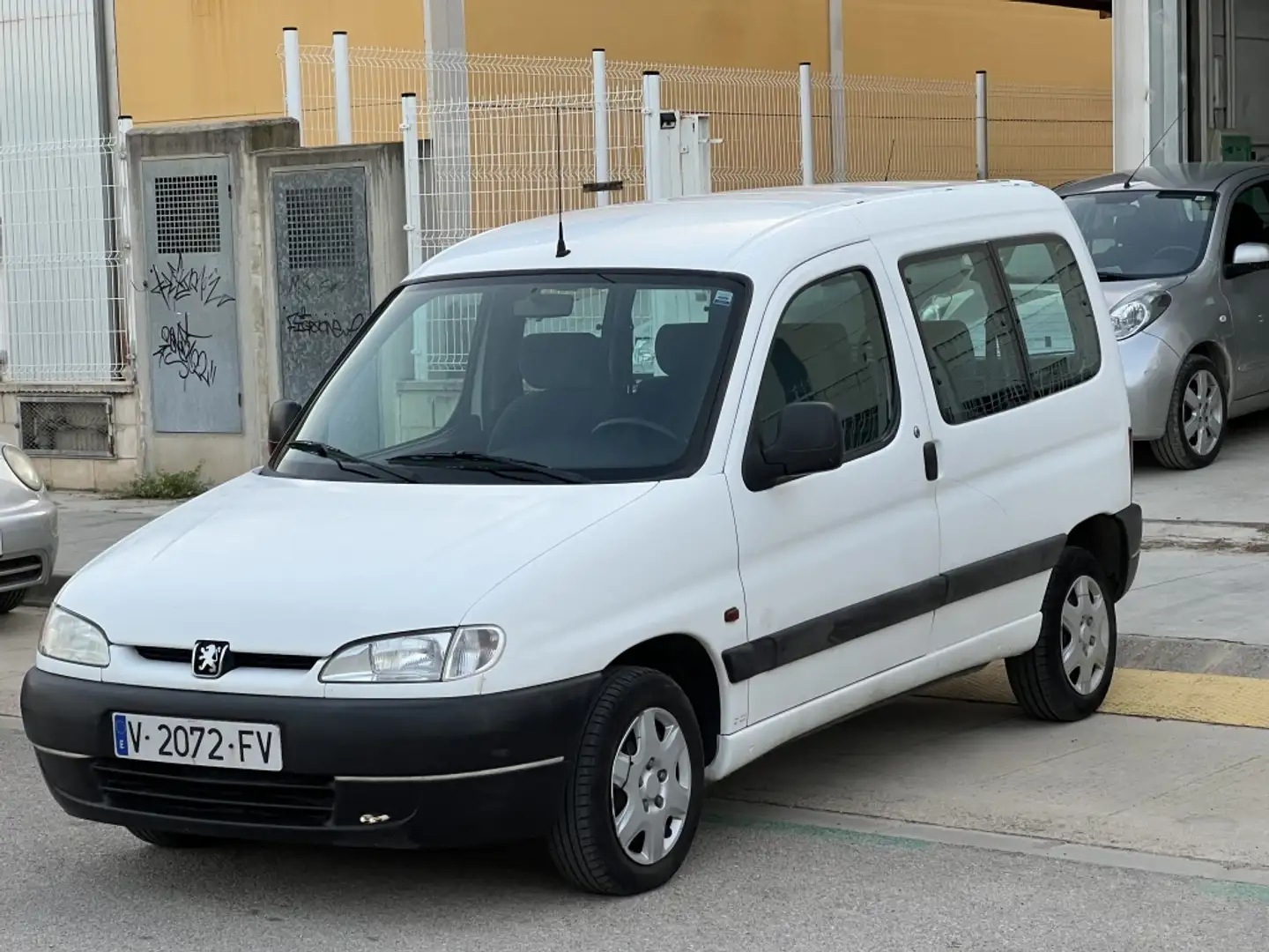 Peugeot Partner 1.9D Combi Pro Weiß - 1