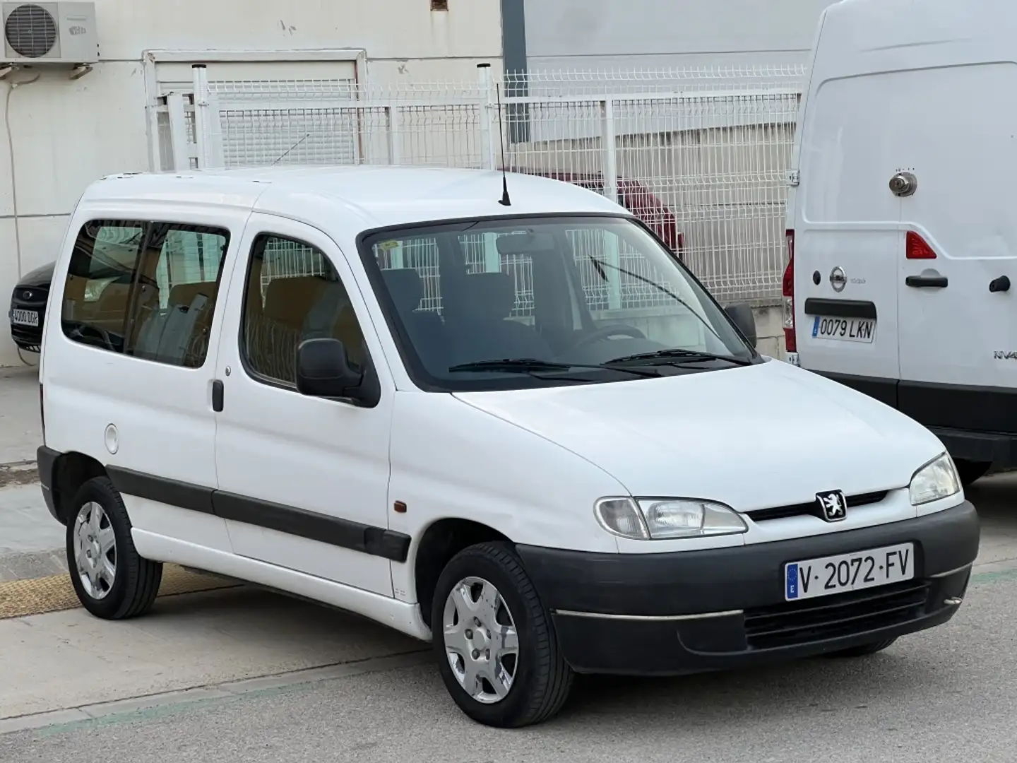 Peugeot Partner 1.9D Combi Pro Weiß - 2
