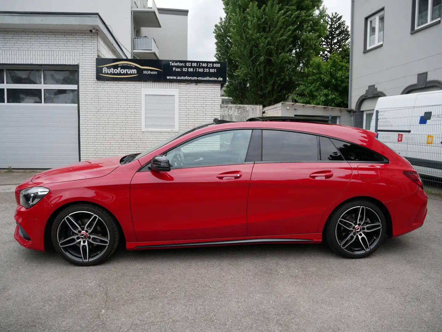 Mercedes-Benz CLA 180 CLA 180 Shooting Brake AMG MB100 Pano LED Navi Kam Rouge - 2