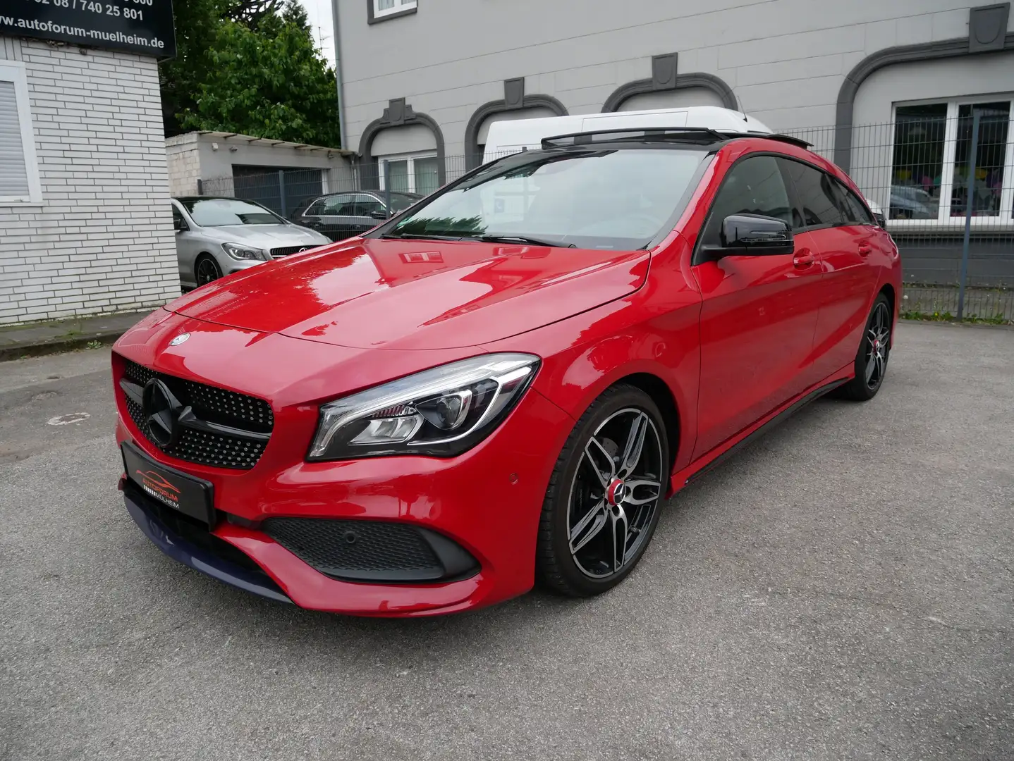 Mercedes-Benz CLA 180 CLA 180 Shooting Brake AMG MB100 Pano LED Navi Kam Rouge - 1