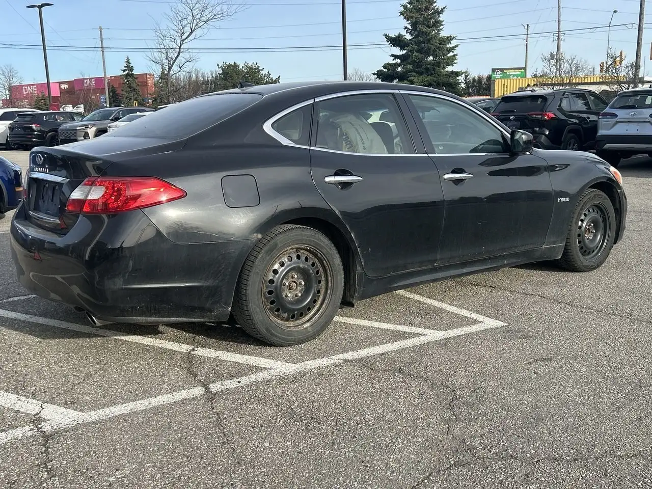 Infiniti M снимка Infiniti M