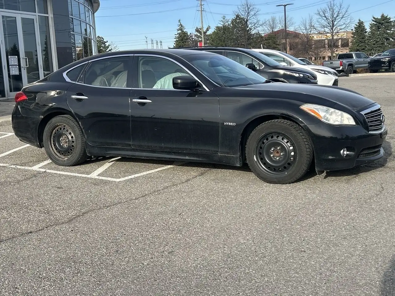 Infiniti M снимка Infiniti M