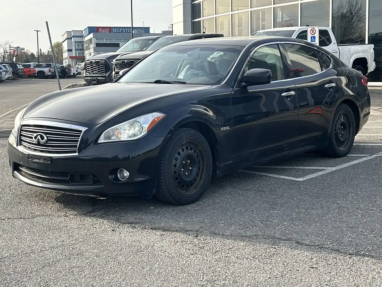 Infiniti M снимка Infiniti M