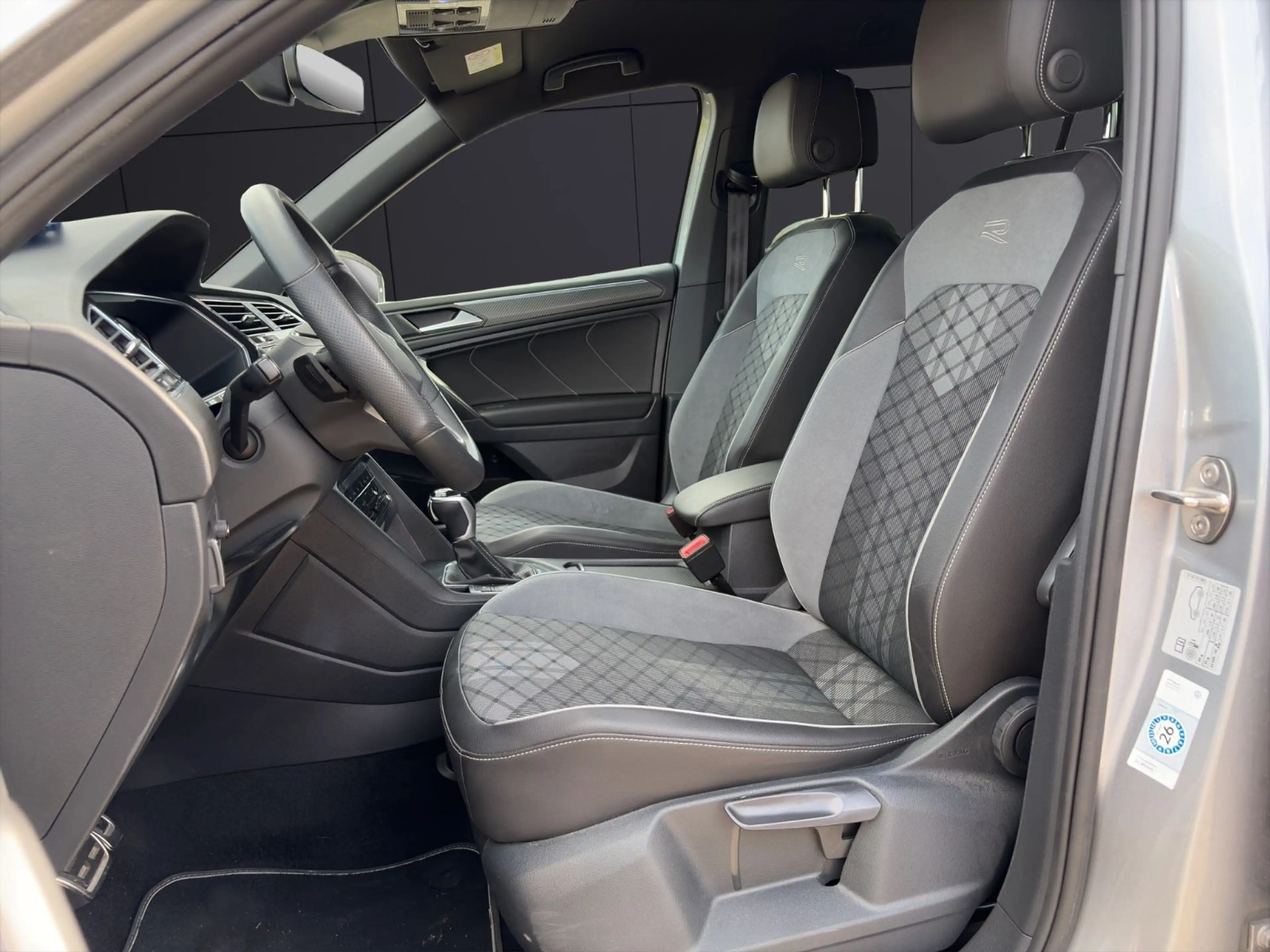 Volkswagen Tiguan Allspace R-Line 4Motion *7 Sitzer*AHK* — photo 16