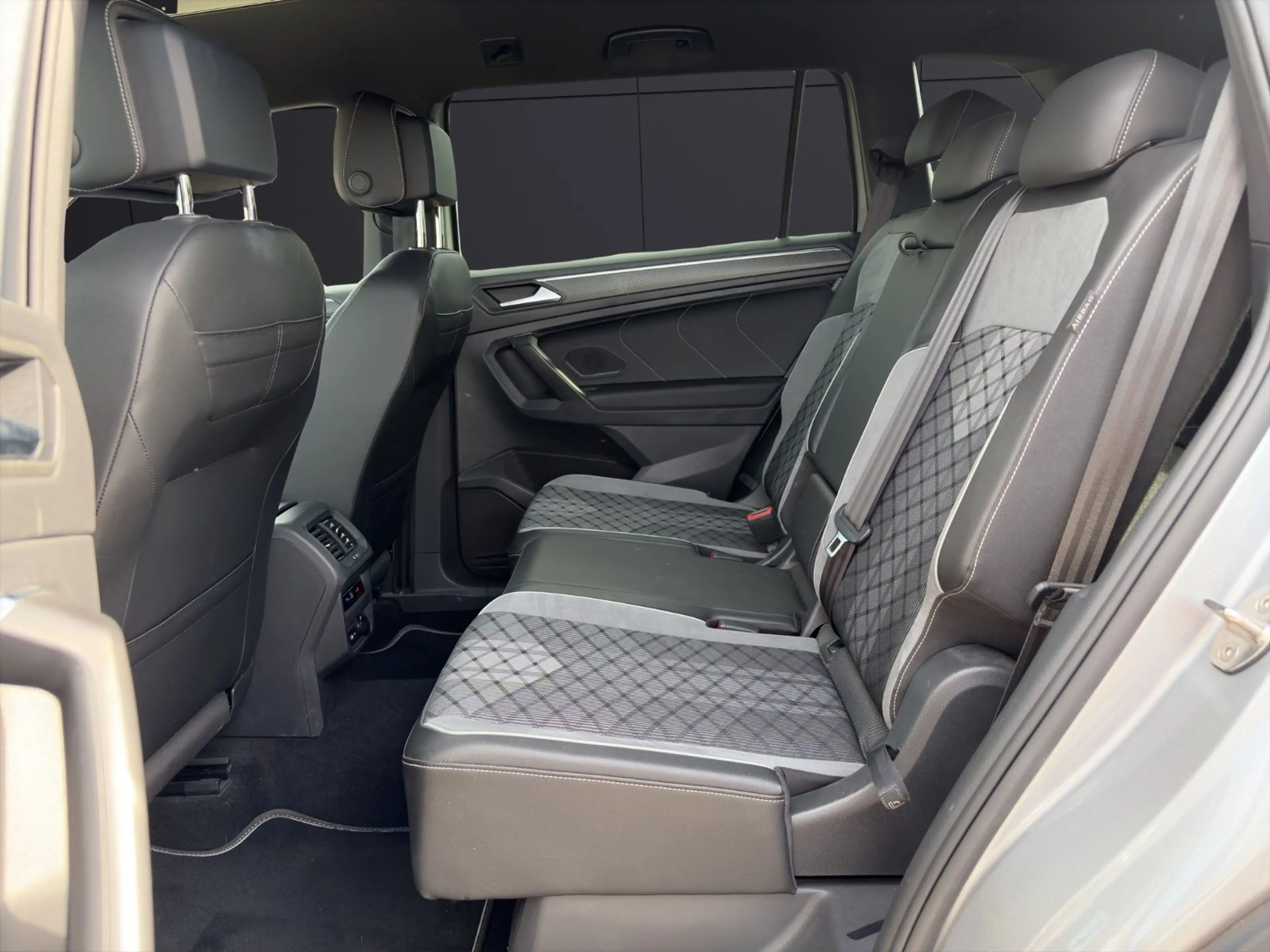 Volkswagen Tiguan Allspace R-Line 4Motion *7 Sitzer*AHK* — photo 11