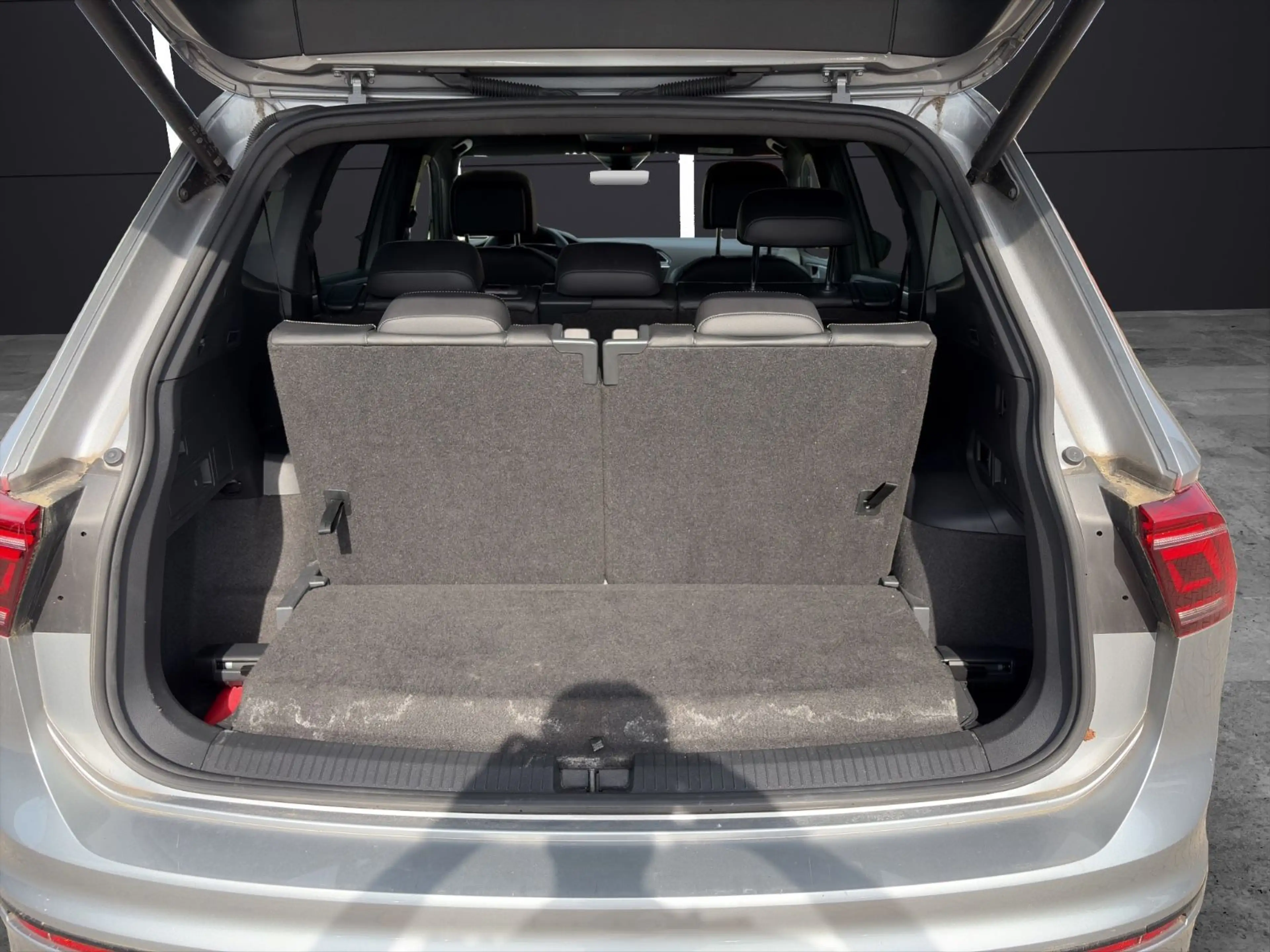 Volkswagen Tiguan Allspace R-Line 4Motion *7 Sitzer*AHK* — photo 18