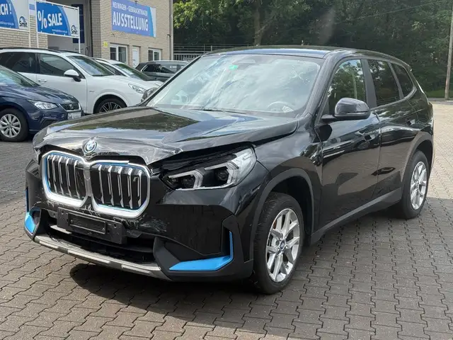 BMW iX1 Baureihe iX1 30 xDrive Premium-Paket