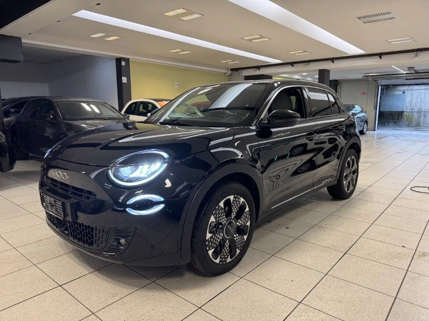 Fiat 600 Hybrid 100 CV DCT MHEV La Prima--12.600KM Zwart - 1