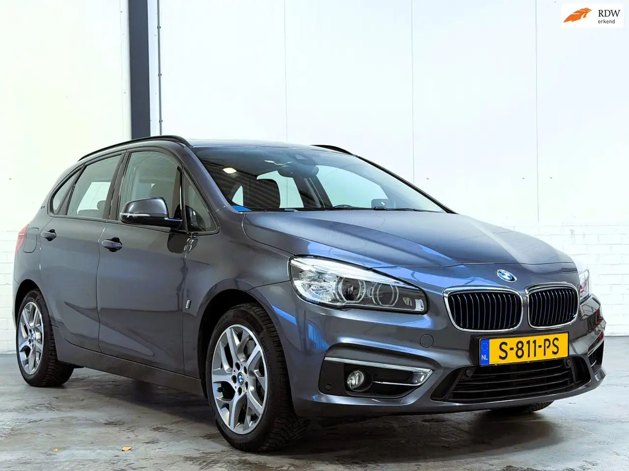 BMW 225