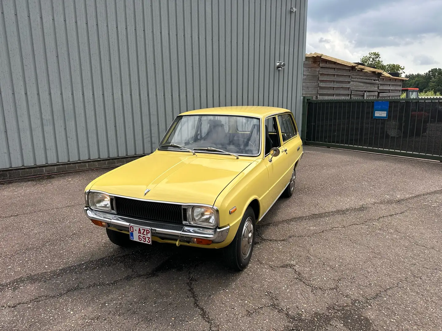 Mazda Mazda 1300 Wagon 3 deurs Giallo - 1