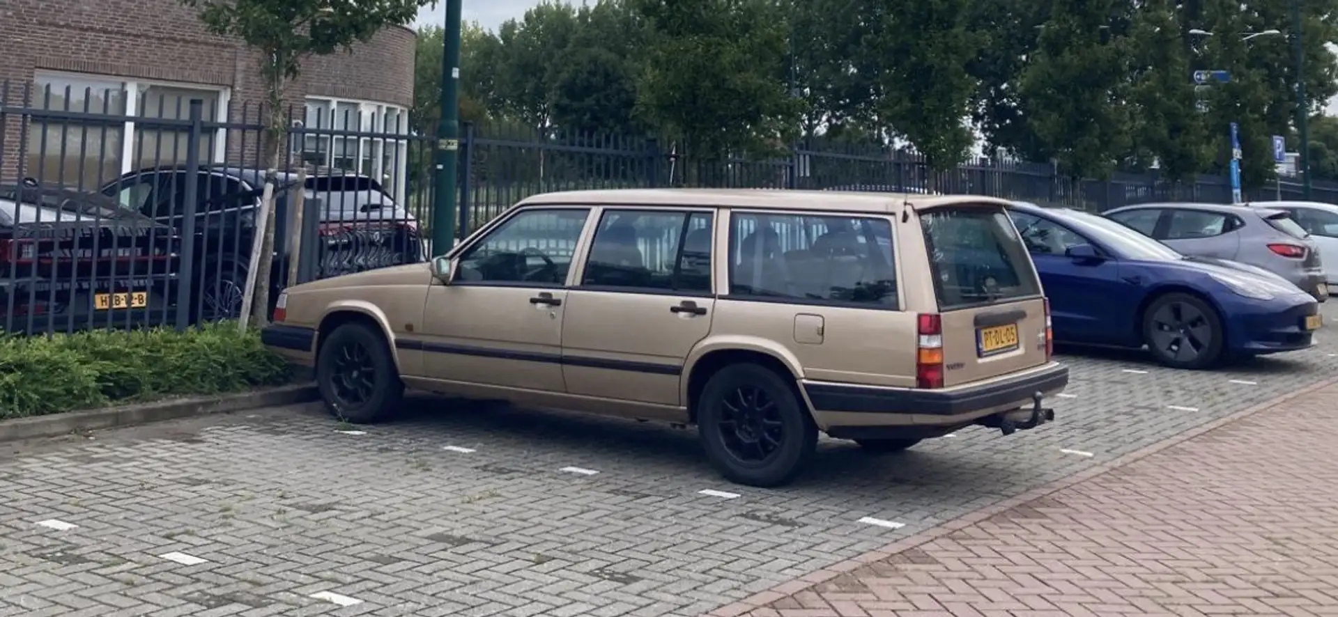 Volvo 940 2.3 ti 165 pk Goud - 1