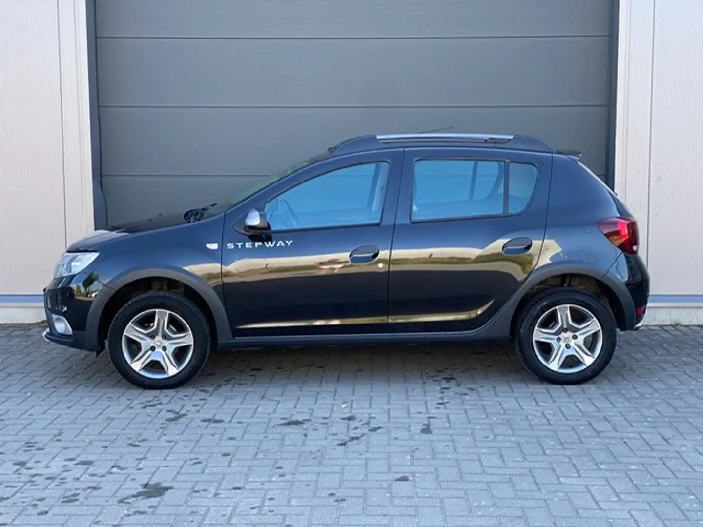 Dacia Sandero Stepway 0.9 TCe Plus (EU6.2) Zwart - 2