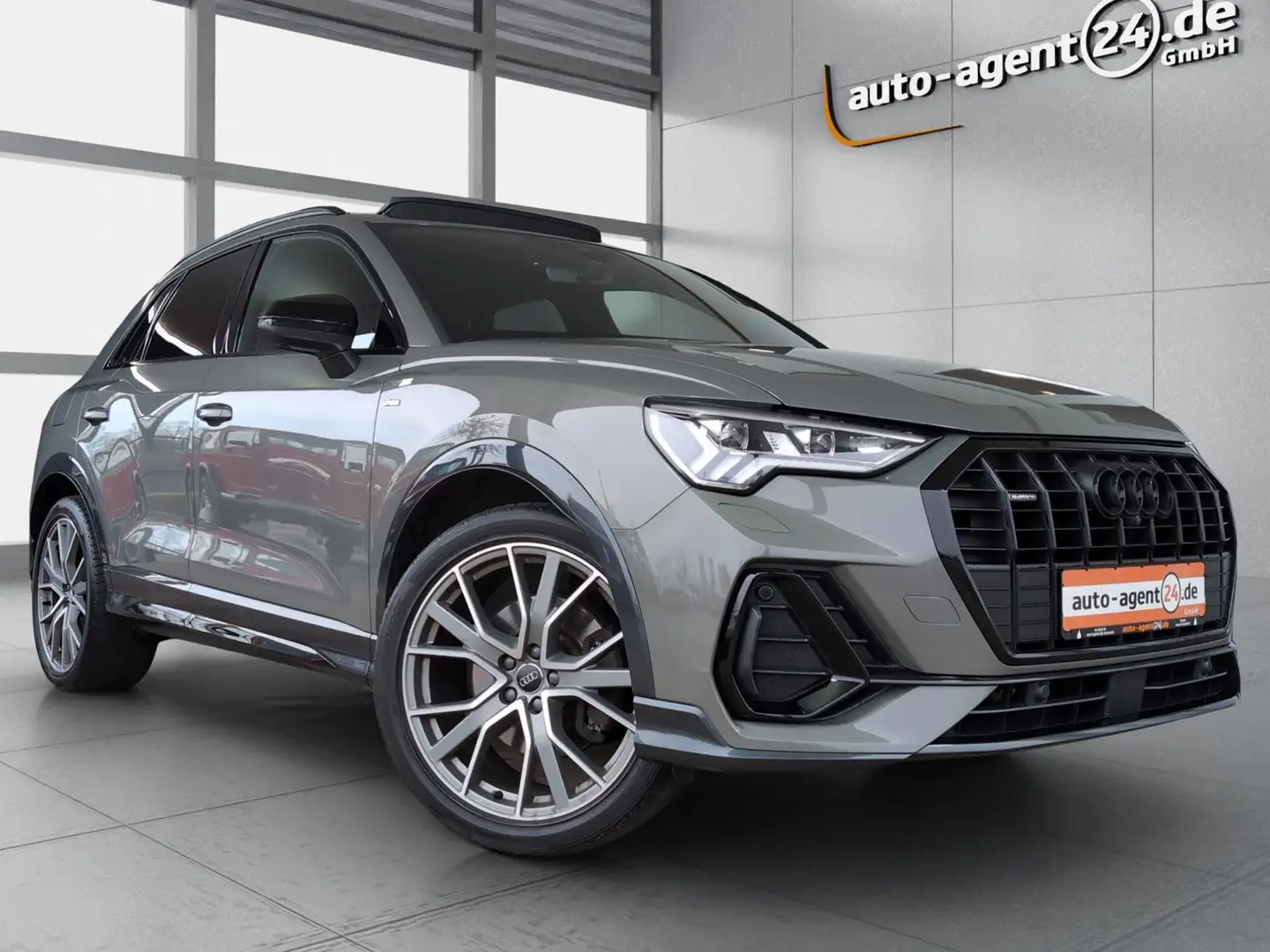 Audi Q3 Q3 45 TFSI qua. S-Line Edt.One/Pano/StHzg/360°/B&O Grau - 1